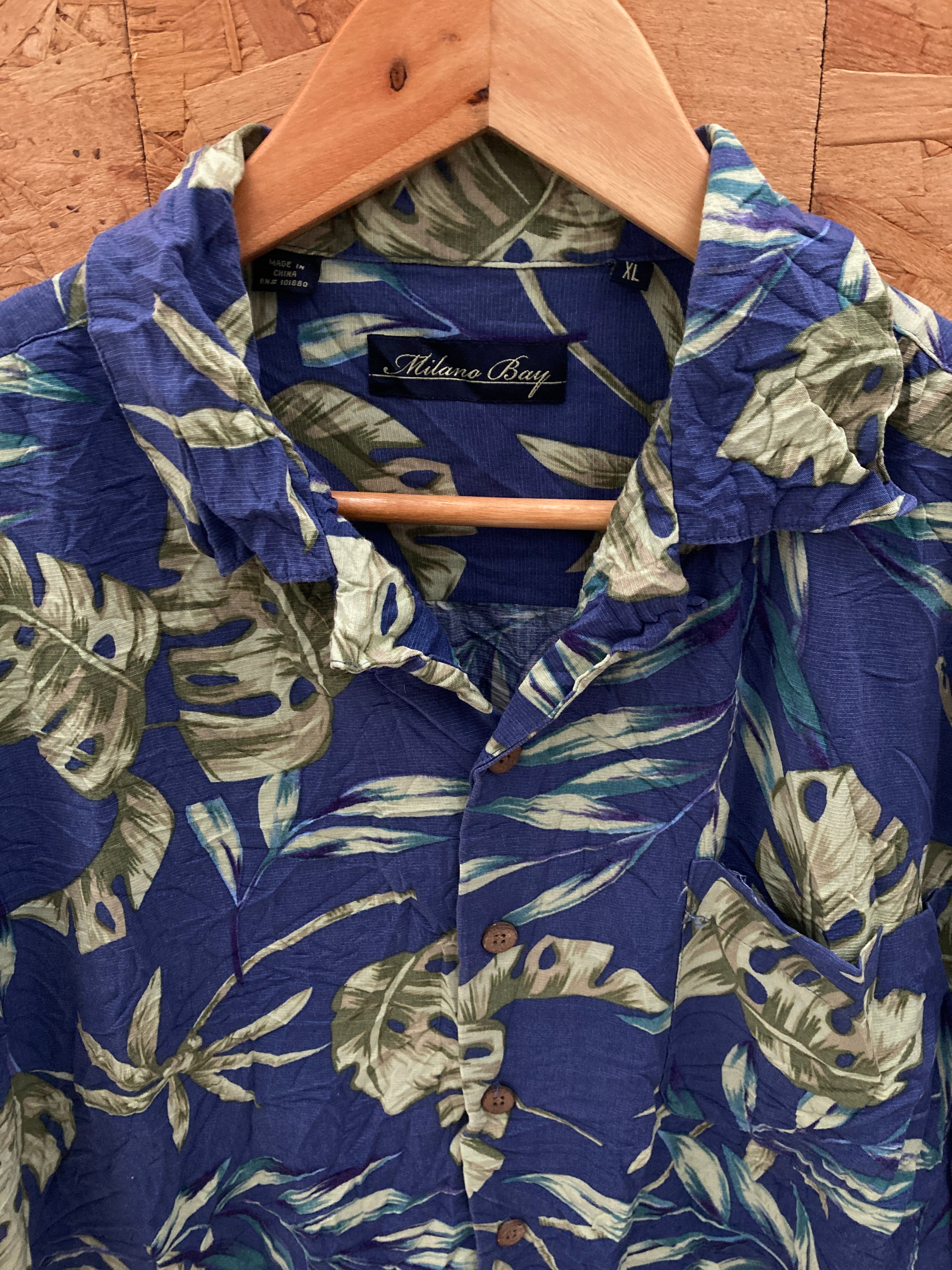 Vintage Y2K blue green hibiscus floral Hawaiian shirt size XL by Milano Bay