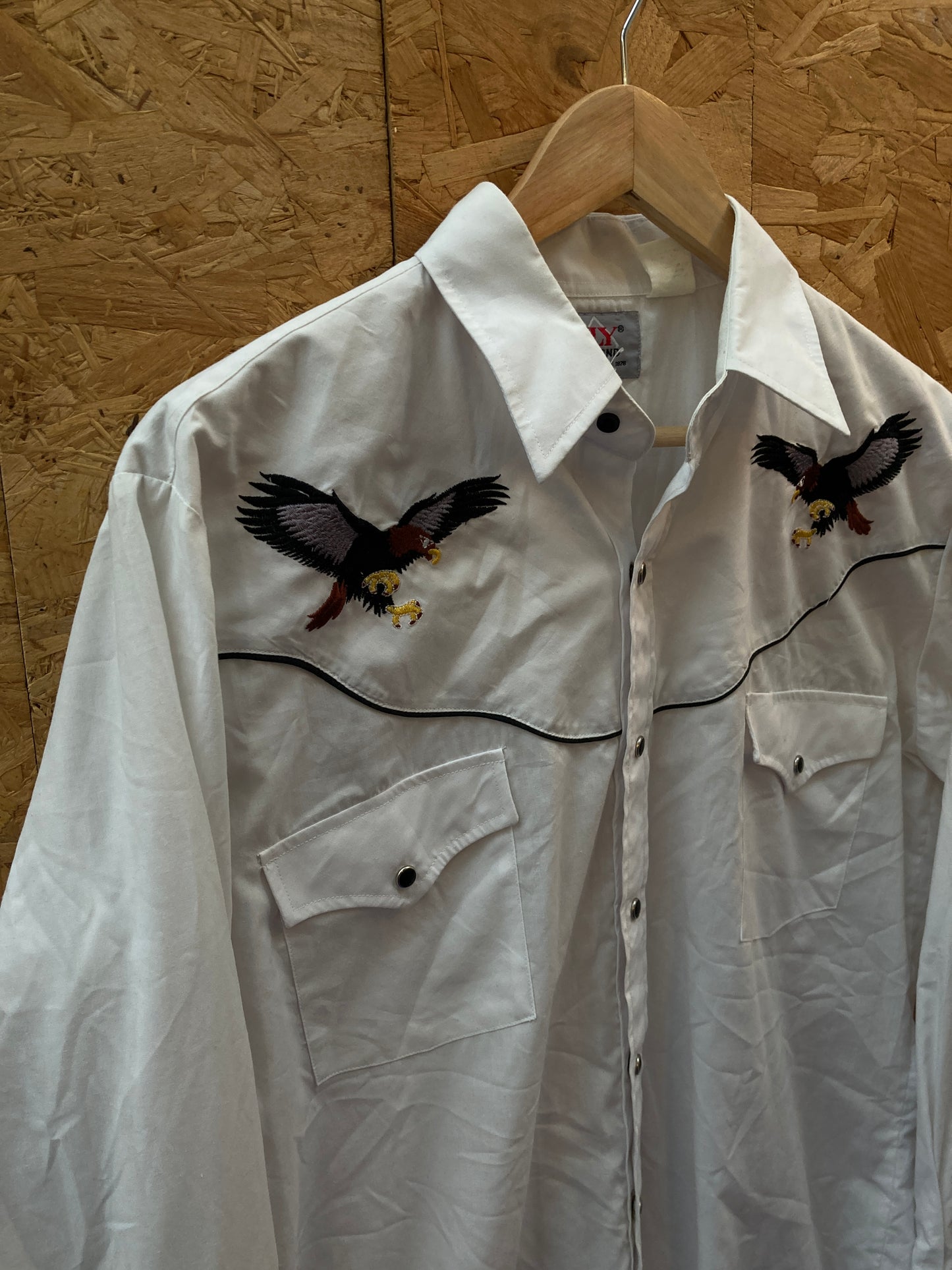 Vintage 90s white embroidered eagle western shirt size medium by Ely Diamond