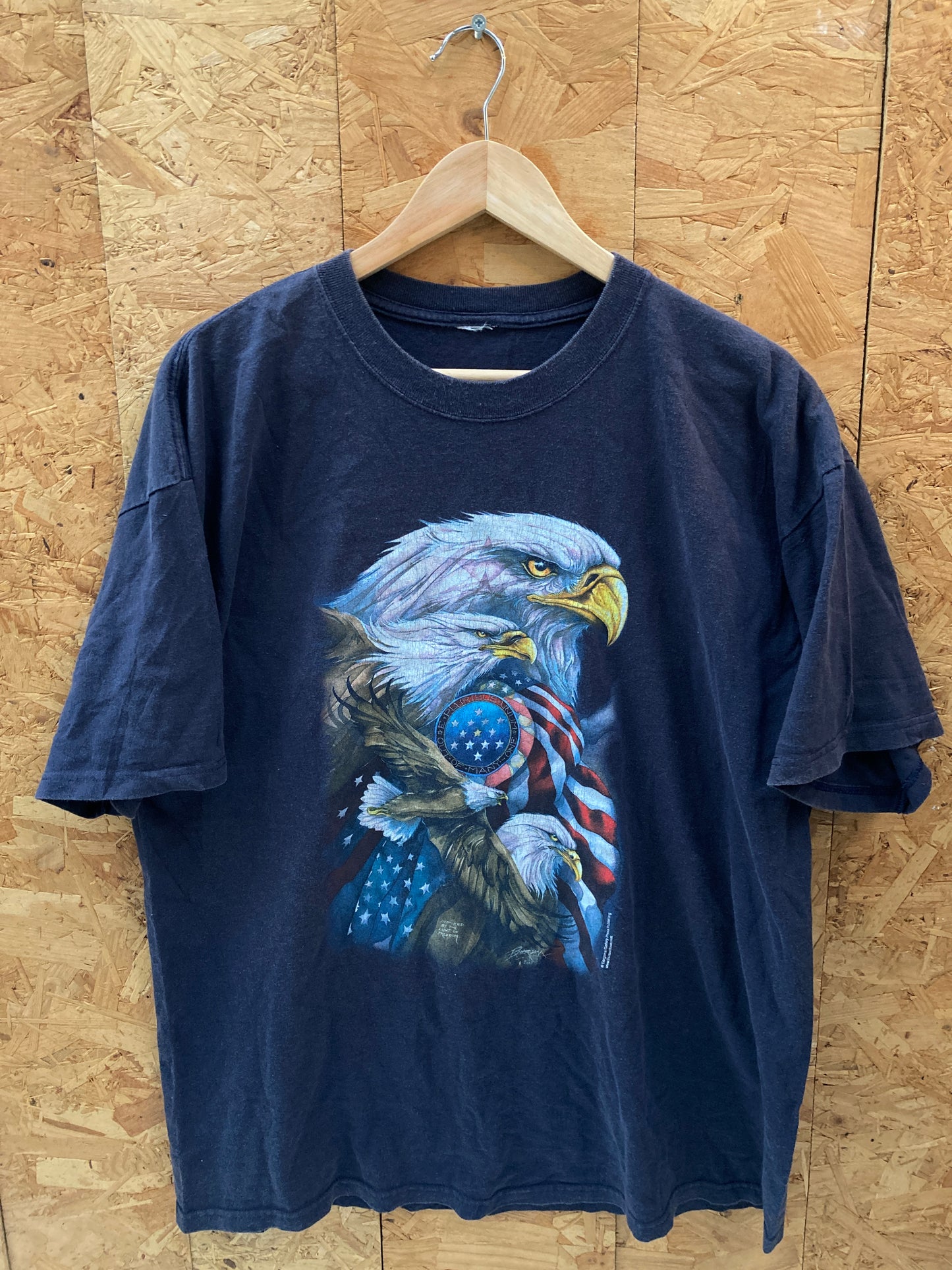 Vintage 90s navy blue American flag and eagles patriotic graphic t-shirt size XL