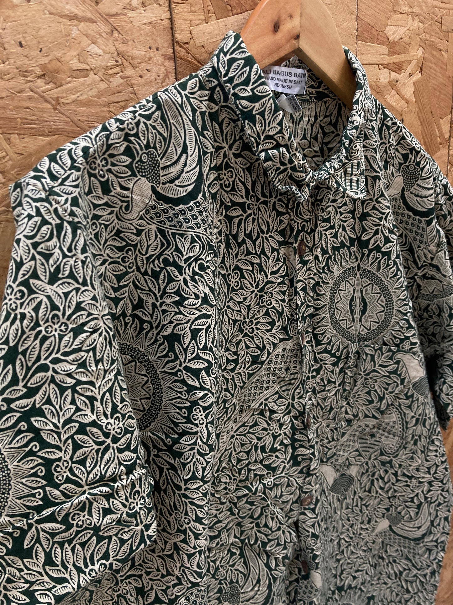 Vintage 90s olive batik paisley block print pattern cotton shirt size medium