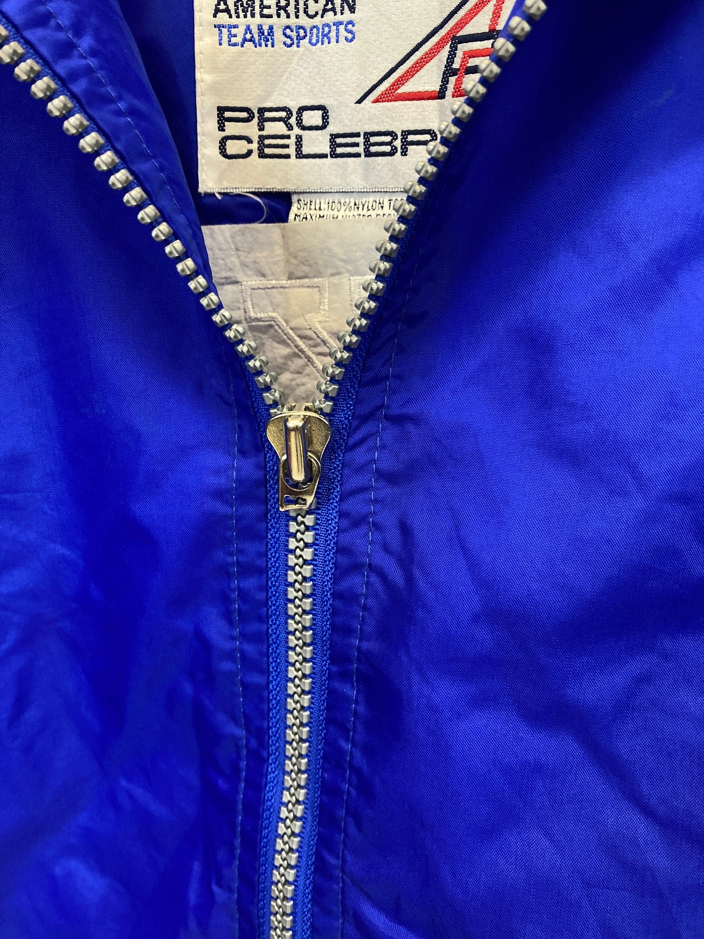 Vintage 90s USA Oshkosh tennis club embroidered blue white windbreaker shell jacket size medium over