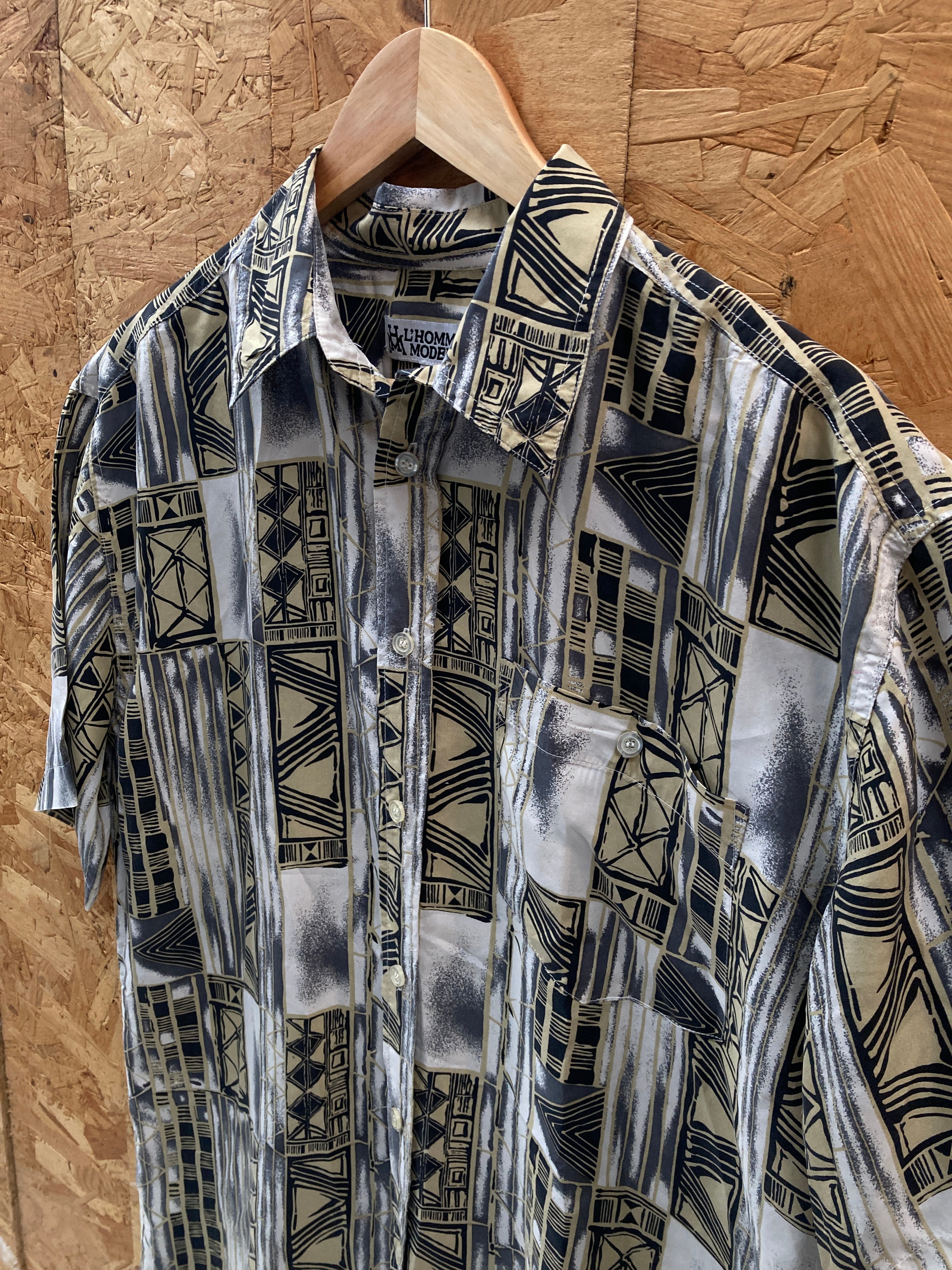 Vintage 90s beige grey abstract pattern short sleeve 100% silk shirt size medium