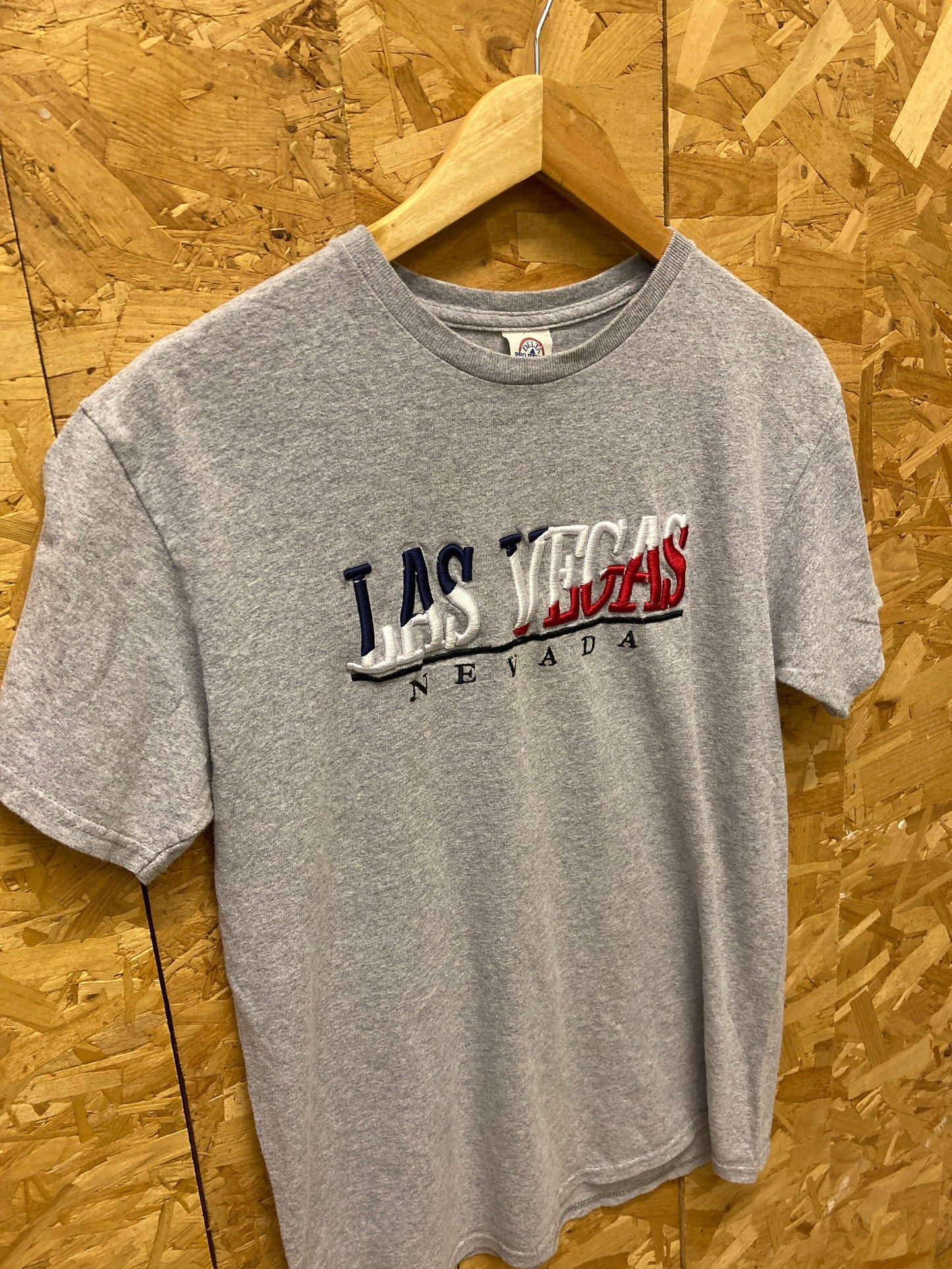 Vintage 90s grey Las Vegas Nevada chunky embroidered spell out USA t-shirt size medium