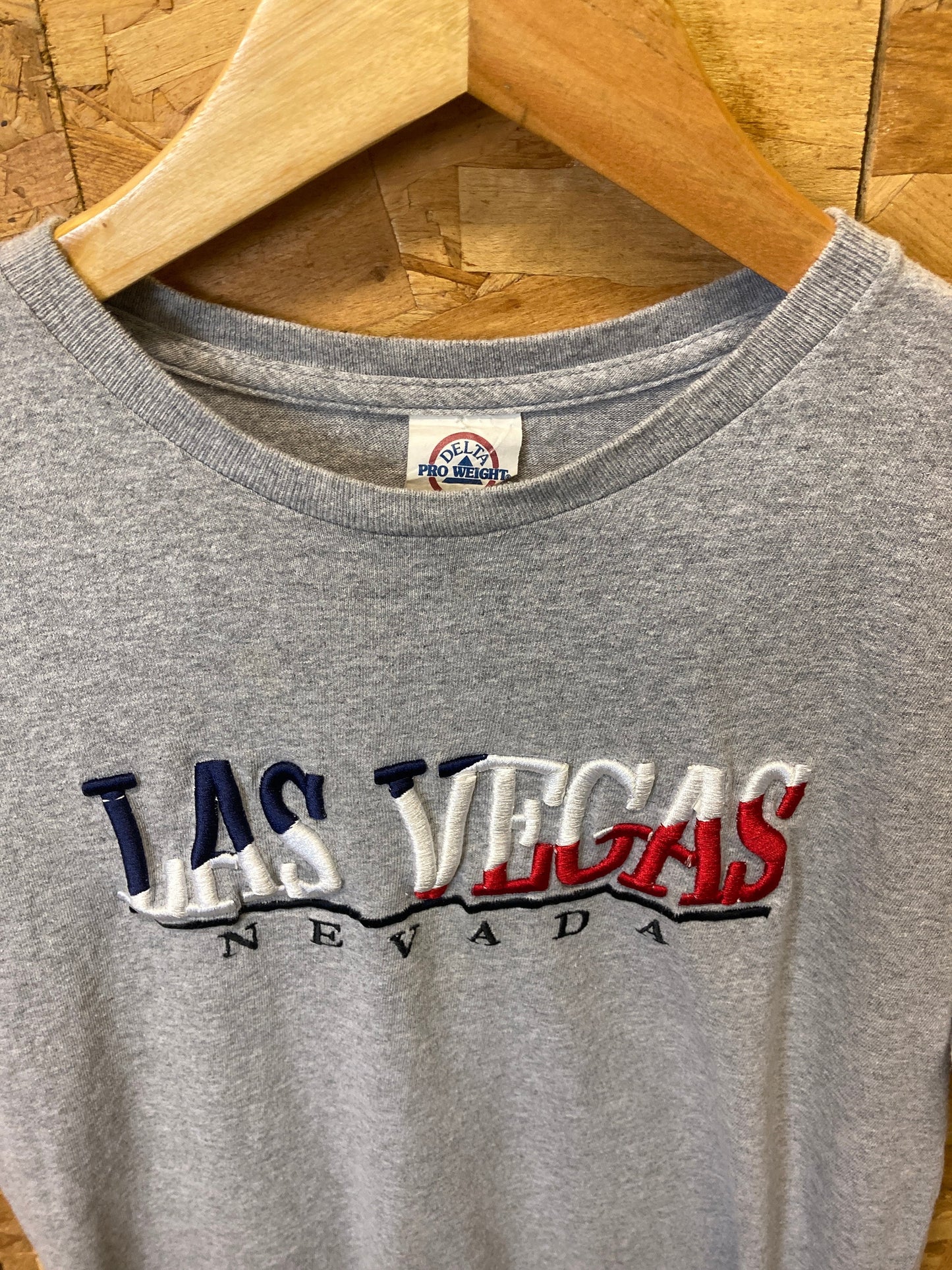 Vintage 90s grey Las Vegas Nevada chunky embroidered spell out USA t-shirt size medium