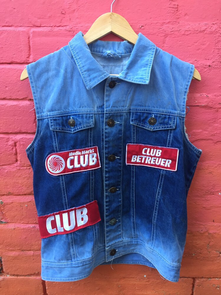Vintage Y2K blue denim sleeveless MediaMarkt promo battle jacket red Japanese style patches size med