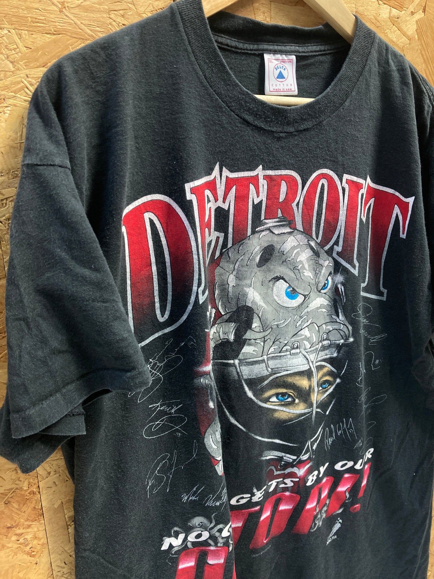 Vintage 90s Detroit Red Wings black single stitch souvenir t-shirt size XL