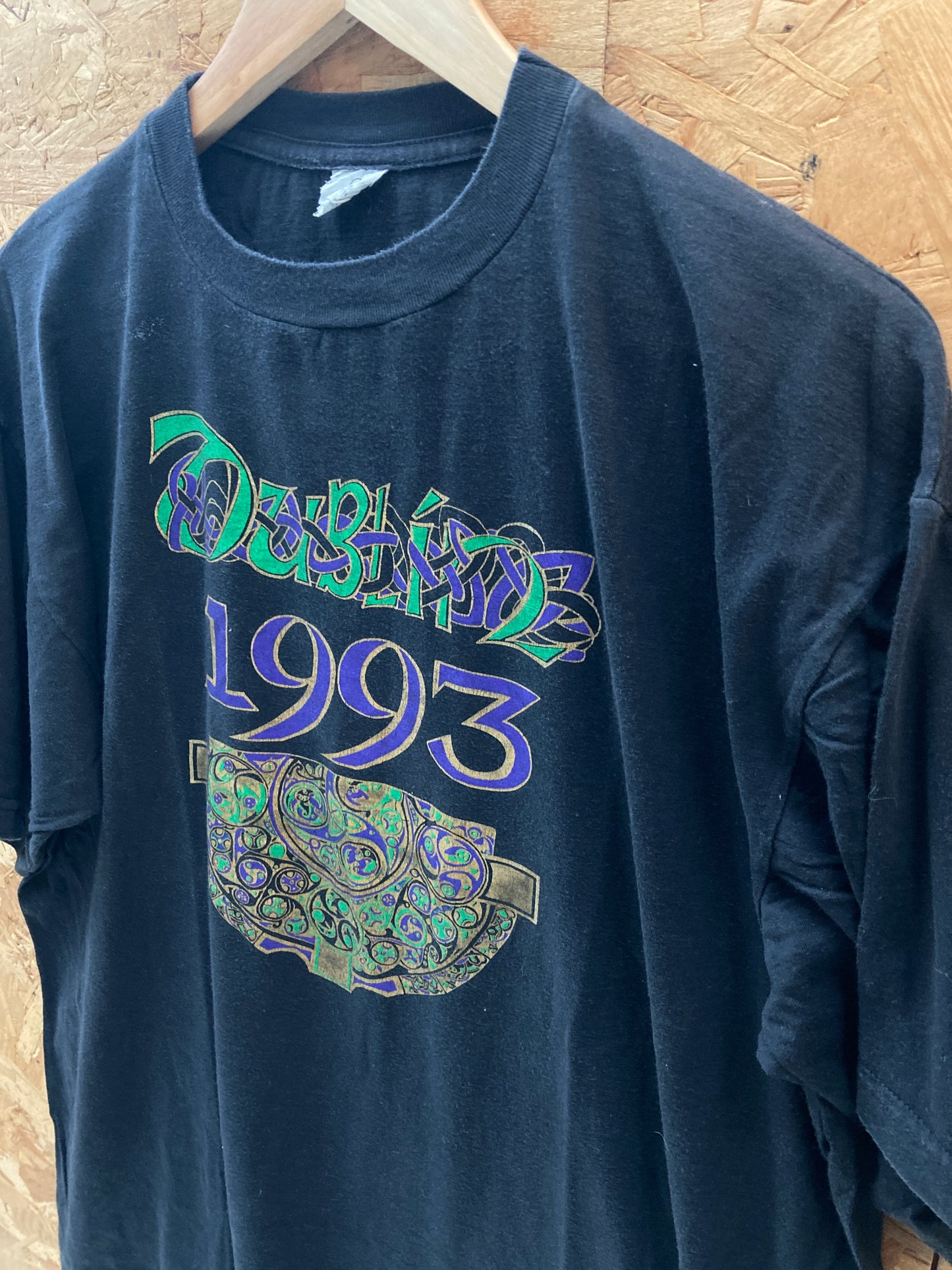 Vintage 93 Dublin Celtic folk art souvenir black green purple t-shirt size XL