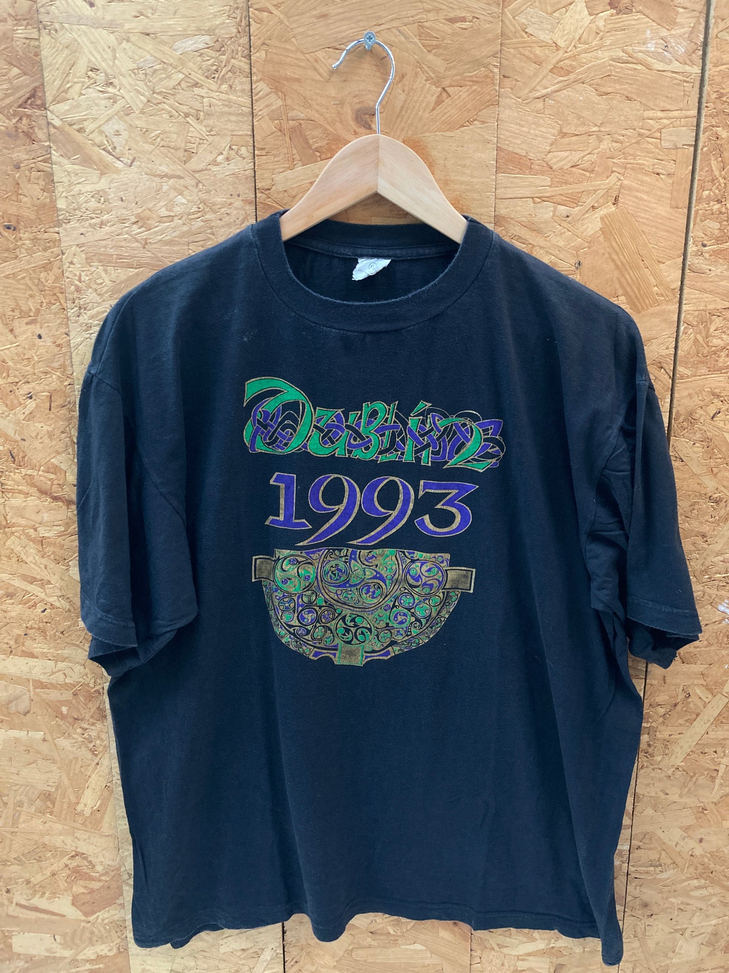 Vintage 93 Dublin Celtic folk art souvenir black green purple t-shirt size XL