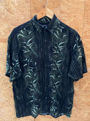 Vintage 90s viscose black green bamboo pattern Hawaiian shirt size medium