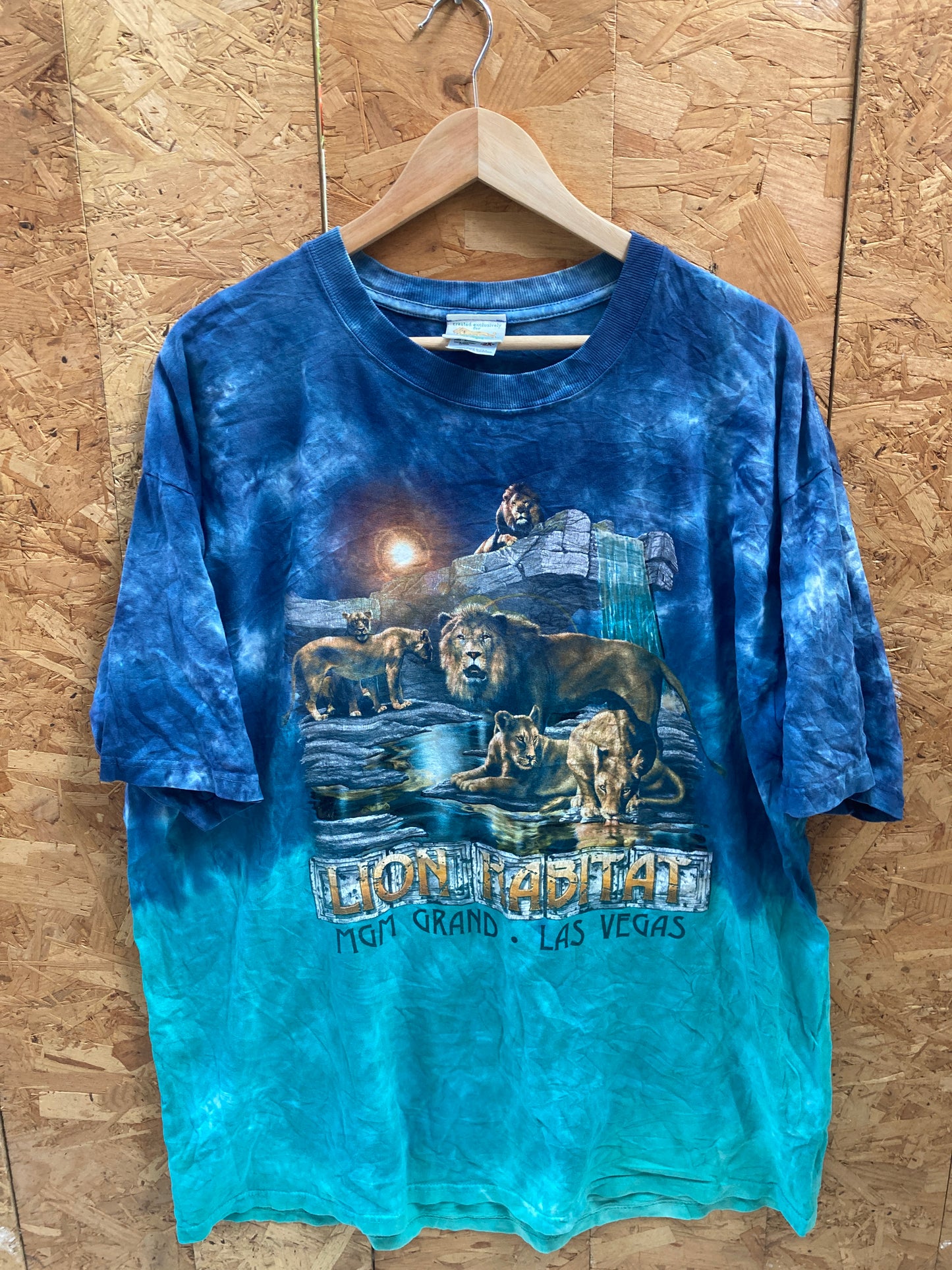 Vintage 90s Lion Habitat MGM Grand Casino USA souvenir blue  t-shirt size XXL