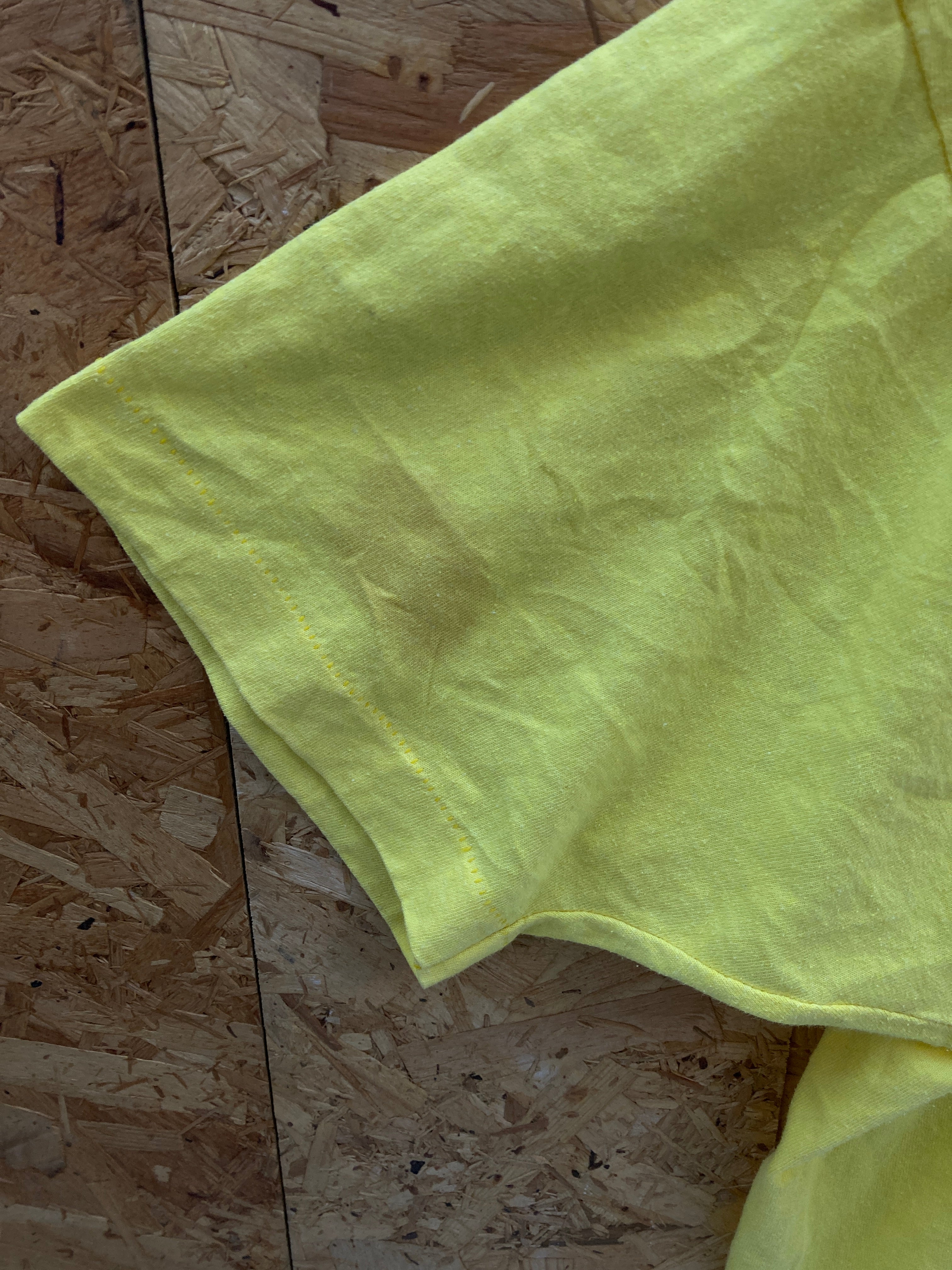 Vintage 90s yellow Indy Unlimited souvenir single stitch t-shirt size XL by BEST
