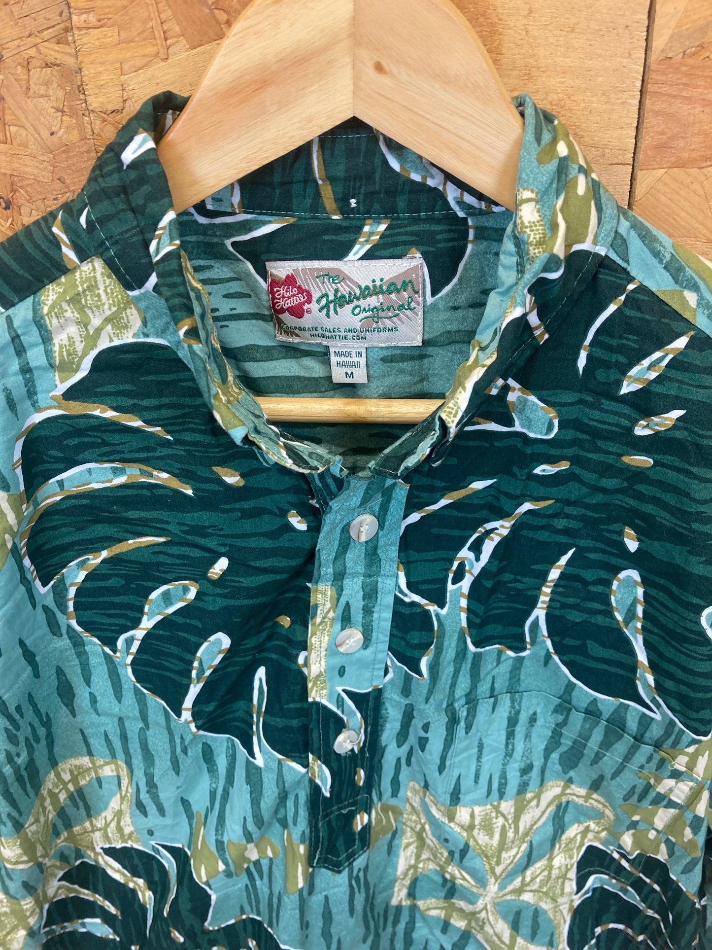 Vintage 90s teal olive green bold leaf pattern hawaiian ugly party shirt sleeve shirt by Hilo Hattie