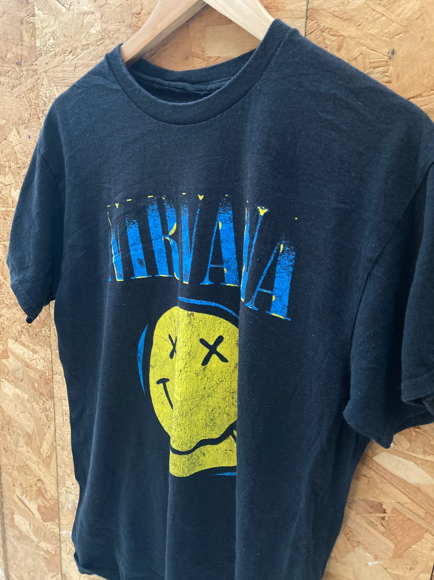 Vintage Y2K Nirvana smiley face black yellow band t-shirt size medium