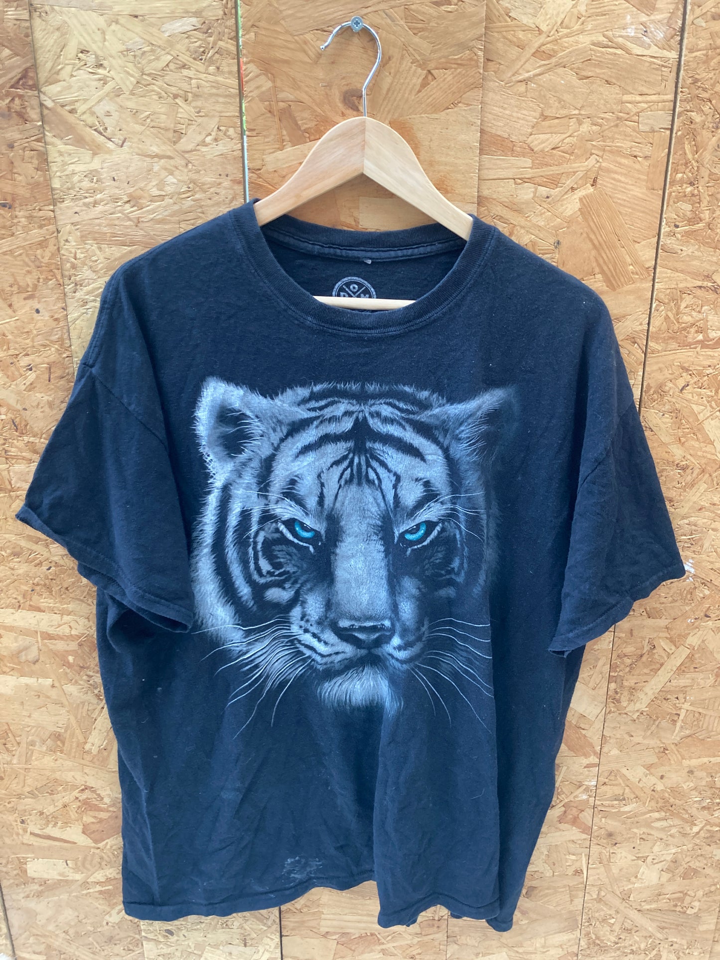 Vintage Y2K black & white tiger face print t-shirt size XL by DOM