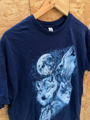 Vintage Y2K navy blue howling wolf moonlight souvenir t-shirt size L by Gildan