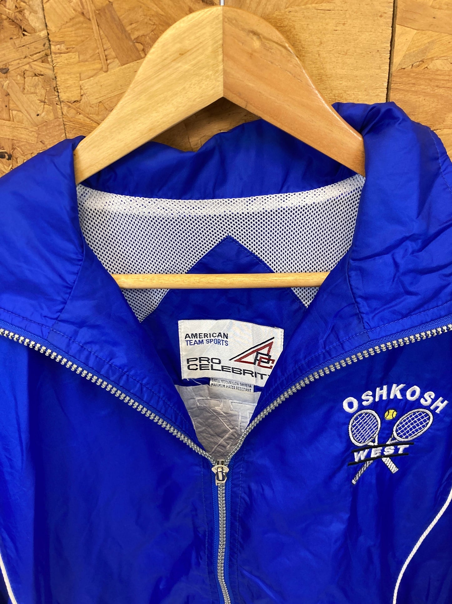 Vintage 90s USA Oshkosh tennis club embroidered blue white windbreaker shell jacket size medium over