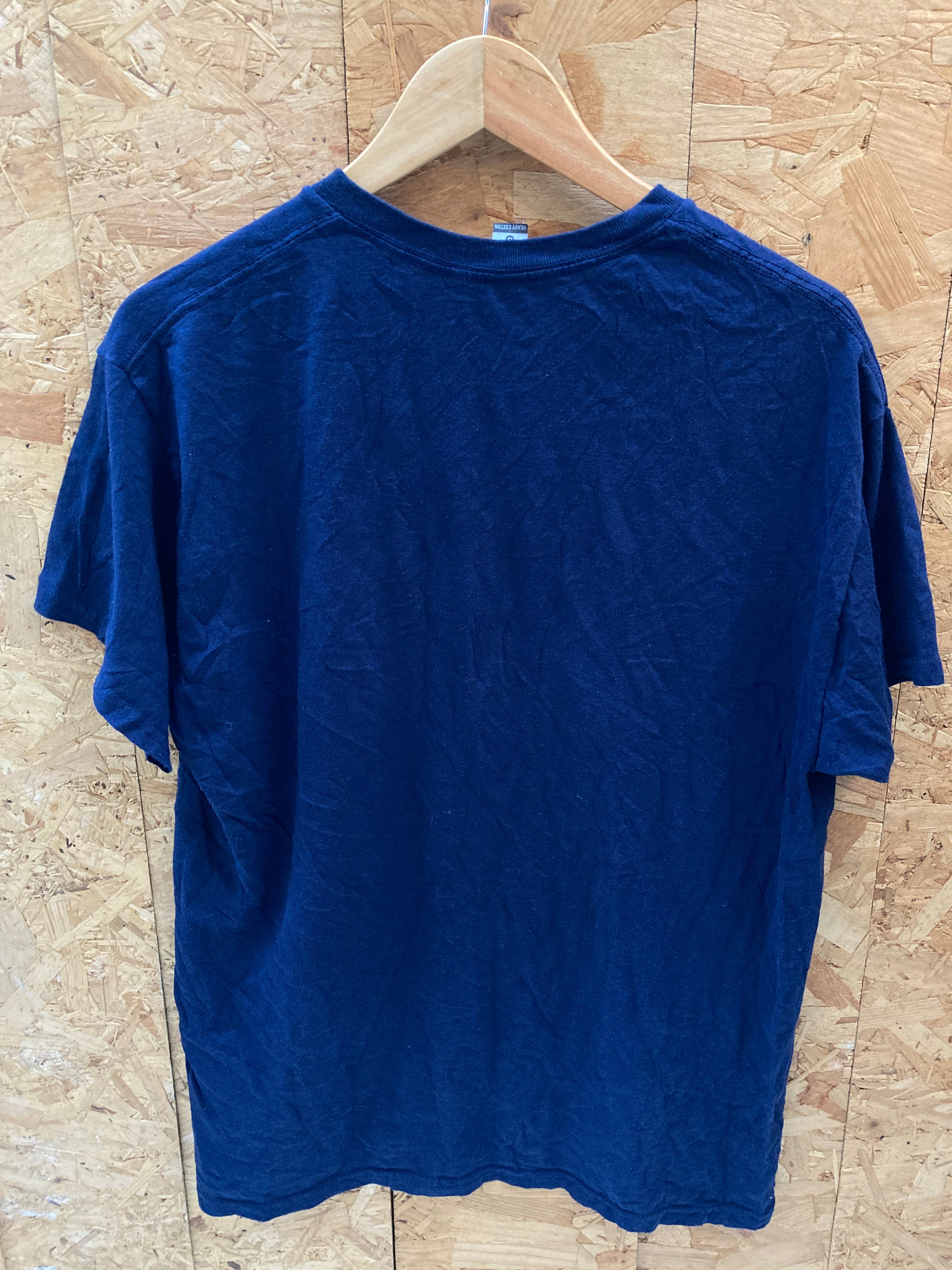 Vintage Y2K navy blue howling wolf moonlight souvenir t-shirt size L by Gildan