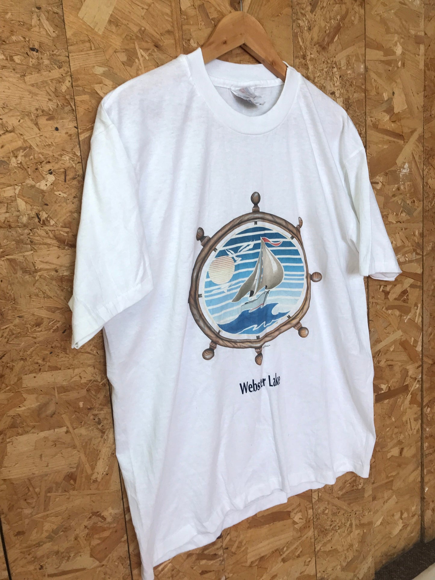 Vintage 90s Webster Lake Massachusetts sailing boat USA souvenir white t-shirt size Large