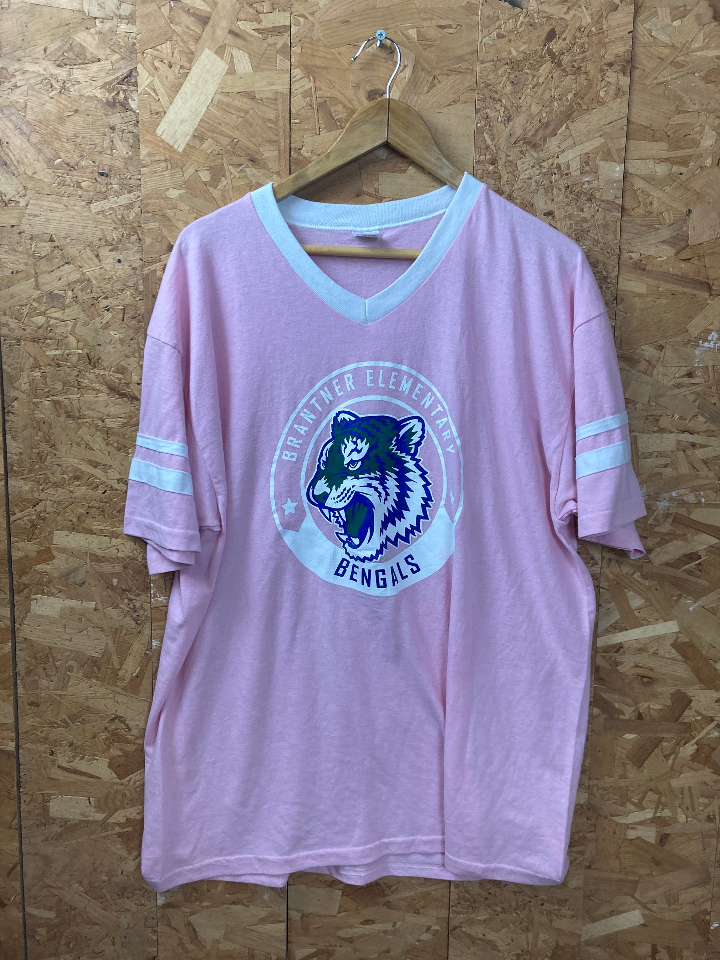 Vintage 90s Brantner Elementary Bengals USA souvenir quirky pink t-shirt size XL