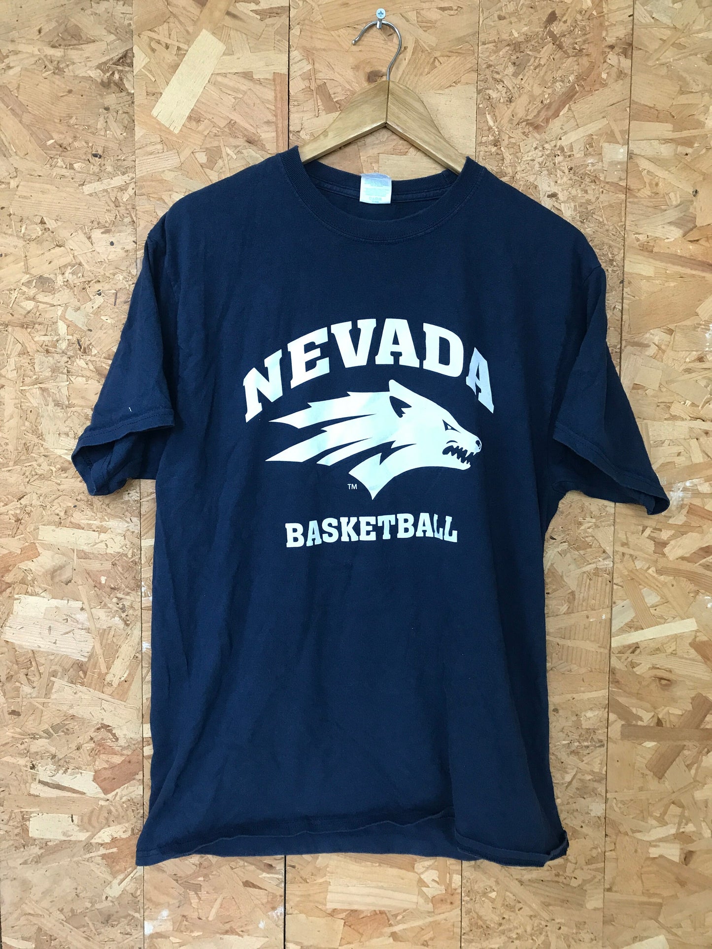 Vintage 90s Nevada Basketball team college varsity souvenir USA navy blue t-shirt size large