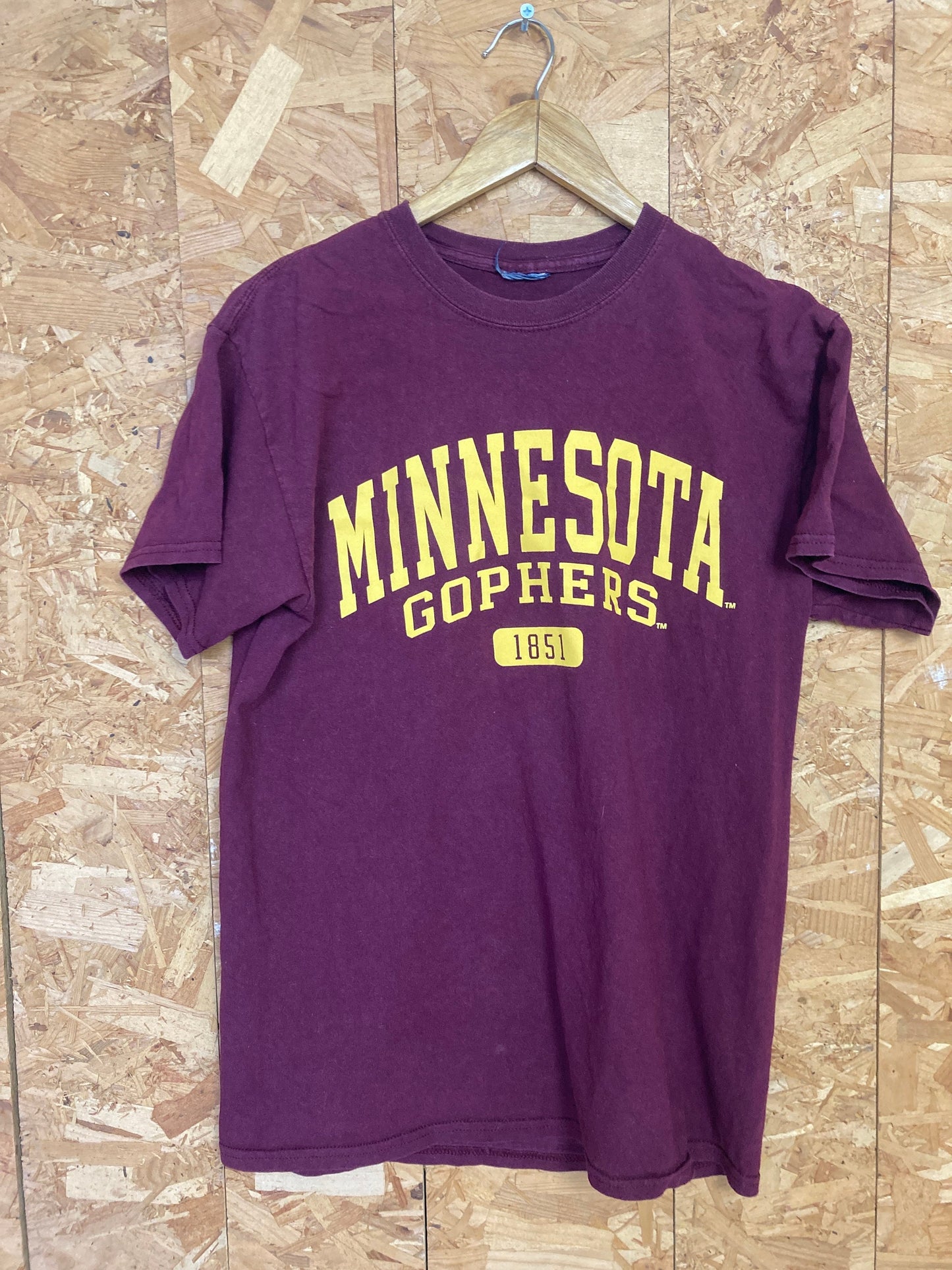 Vintage 90s Minnesota Gophers souvenir quirky college team yellow burgundy red USA t-shirt size smal