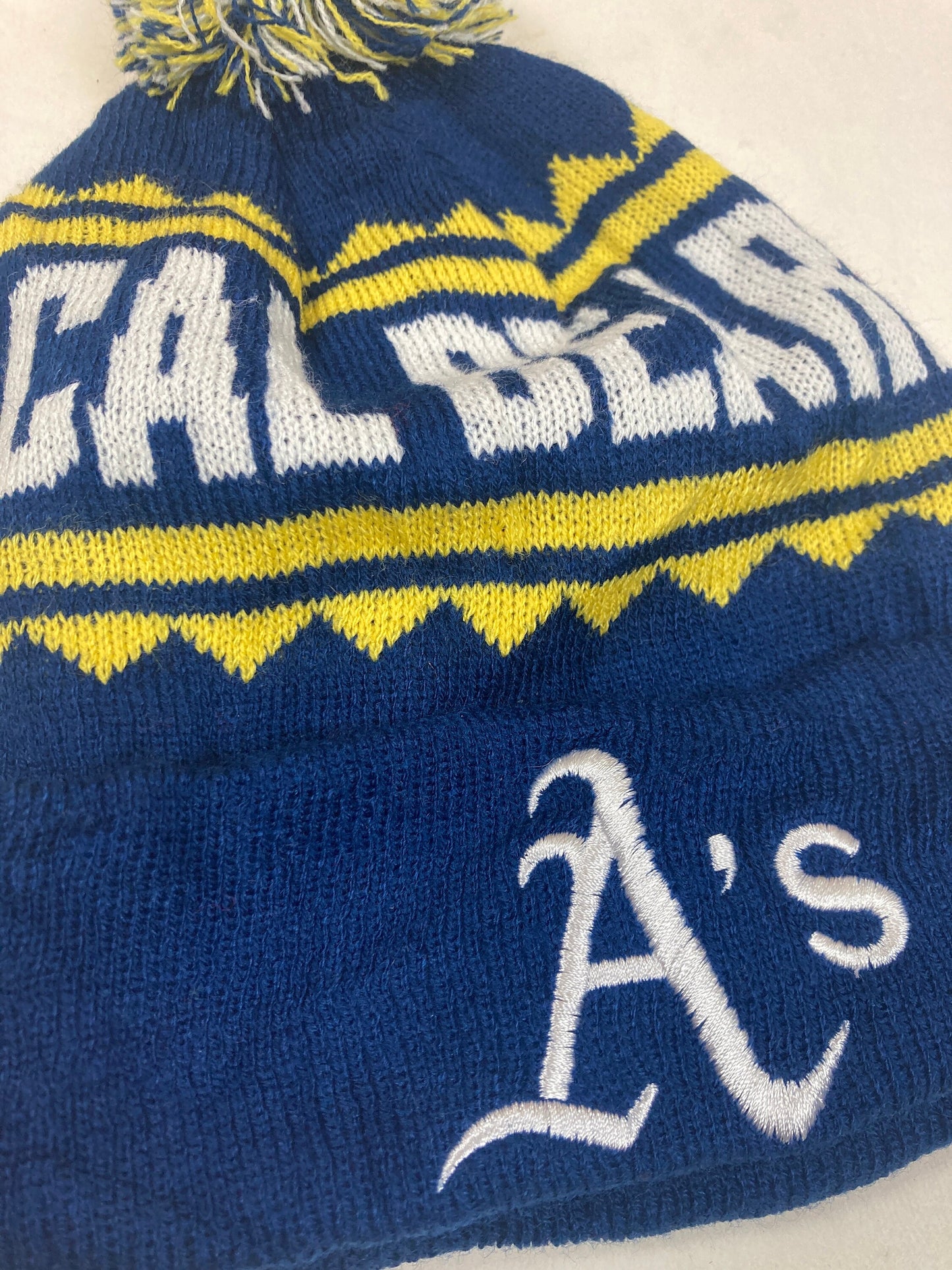 Vintage California Golden Bears football team spell out blue yellow winter beanie bobble hat