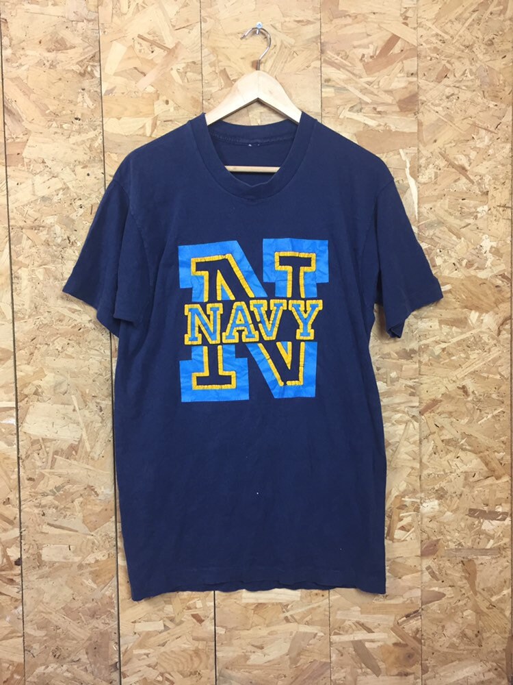 Vintage 90s US Navy distressed print USA souvenir navy blue t-shirt size large