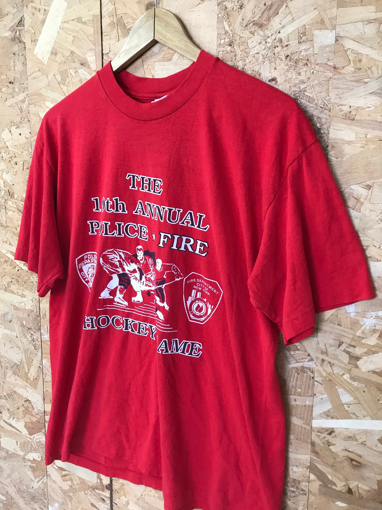 Vintage 90s The 19th Anual NY Police vs NY Fire Hockey Game funny souvenir quirky red USA t-shirt size XL