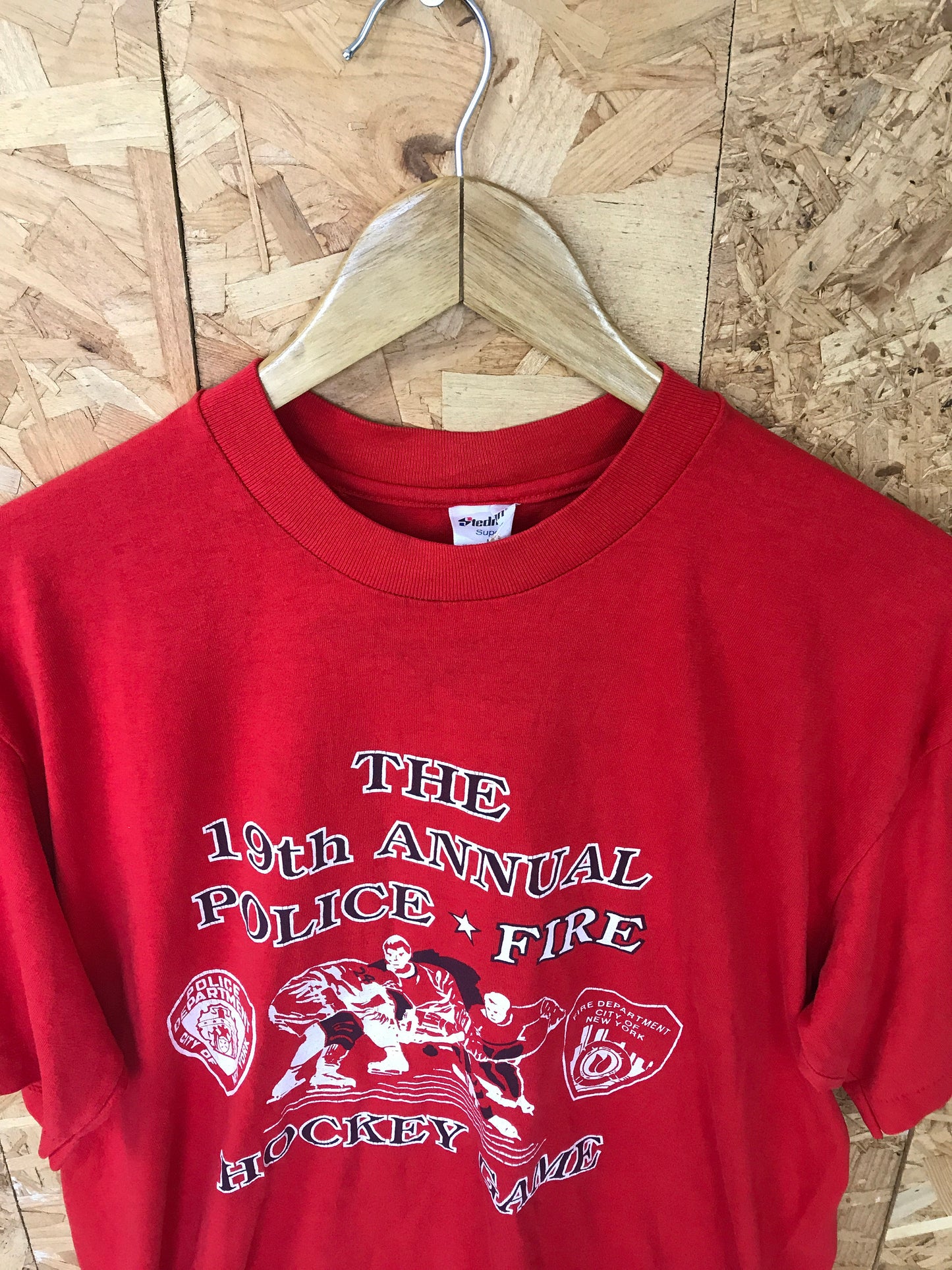 Vintage 90s The 19th Anual NY Police vs NY Fire Hockey Game funny souvenir quirky red USA t-shirt size XL