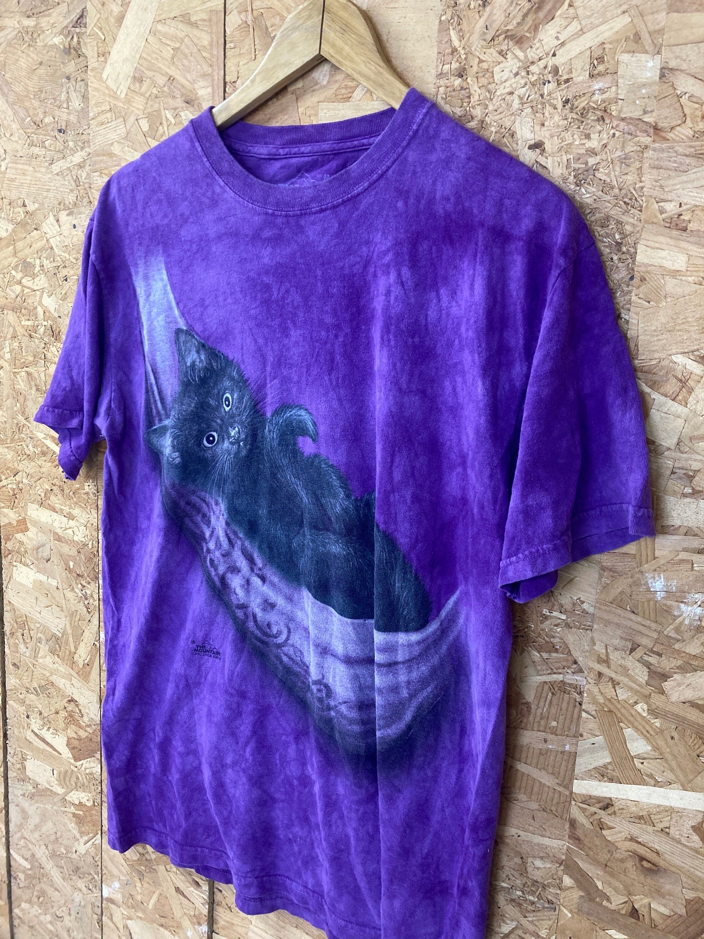 Vintage The Mountain animal printed tie dye purple kitten cat in hammock nature t shirt size medium