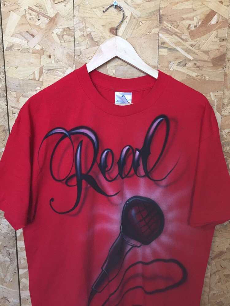 Vintage hand airbrushed red microphone REAL MC Gilly custom hand painted t-shirt size large