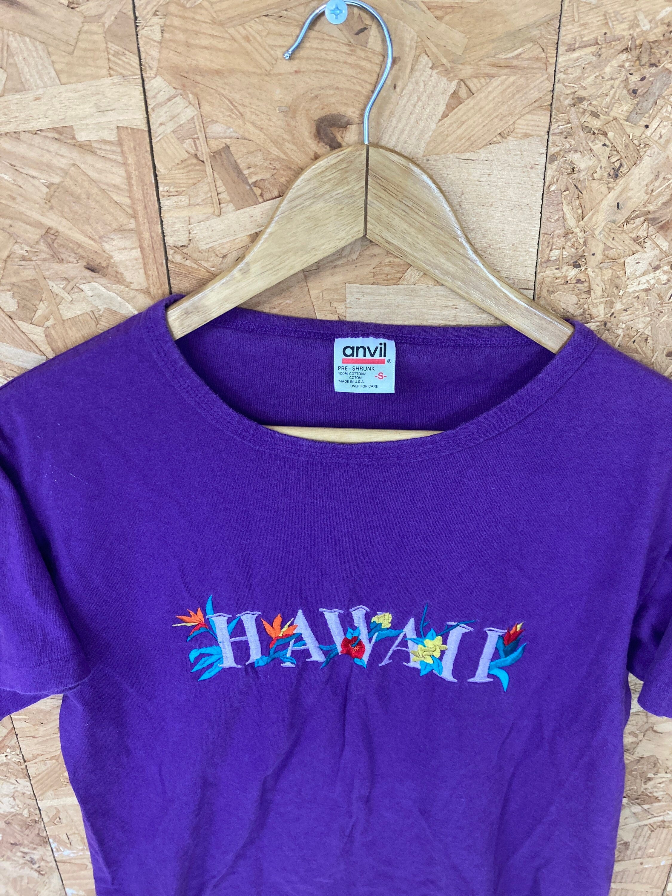 Vintage 90s purple embroidered spell out Hawaii USA souvenir t shirt size small