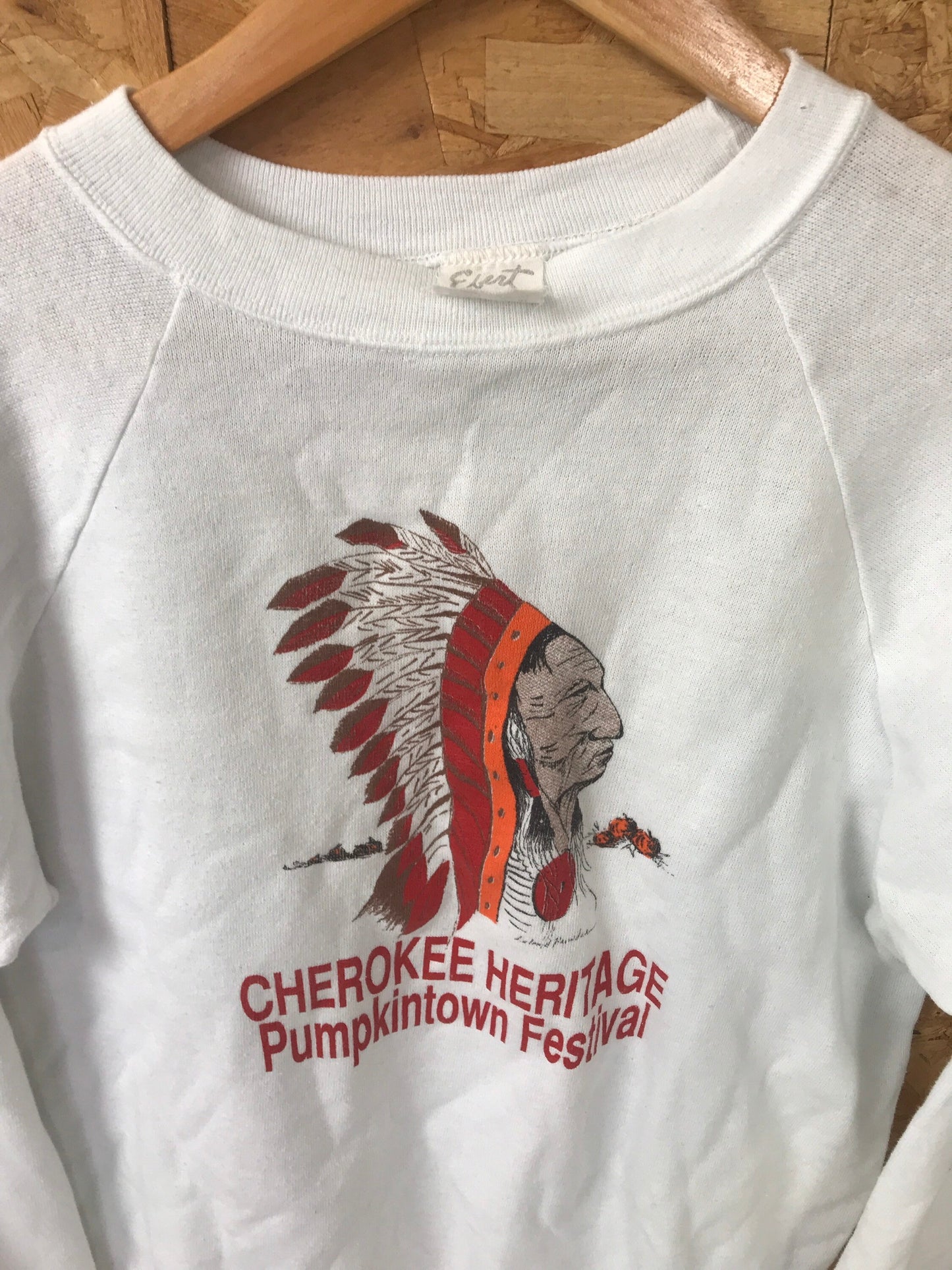 Vintage 80s USA Cherokee Heritage Pumpkintown Festival souvenir white crew neck sweater size medium