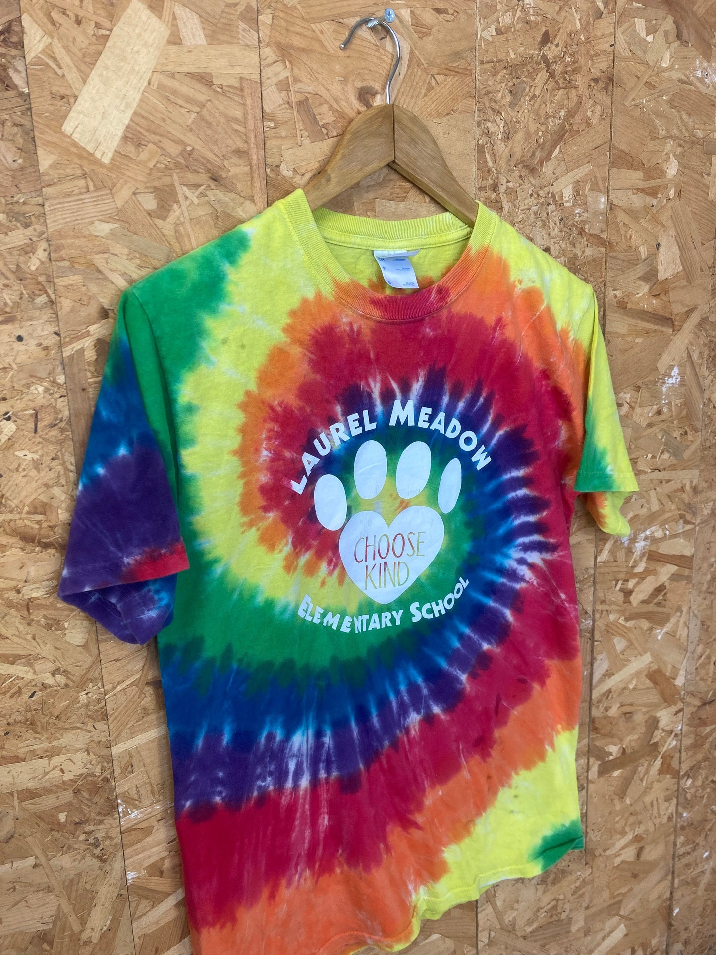 Vintage 90s 'Choose Kind' Laurel Meadow Elementary School USA rainbow tie dye souvenir festival t-shirt size small