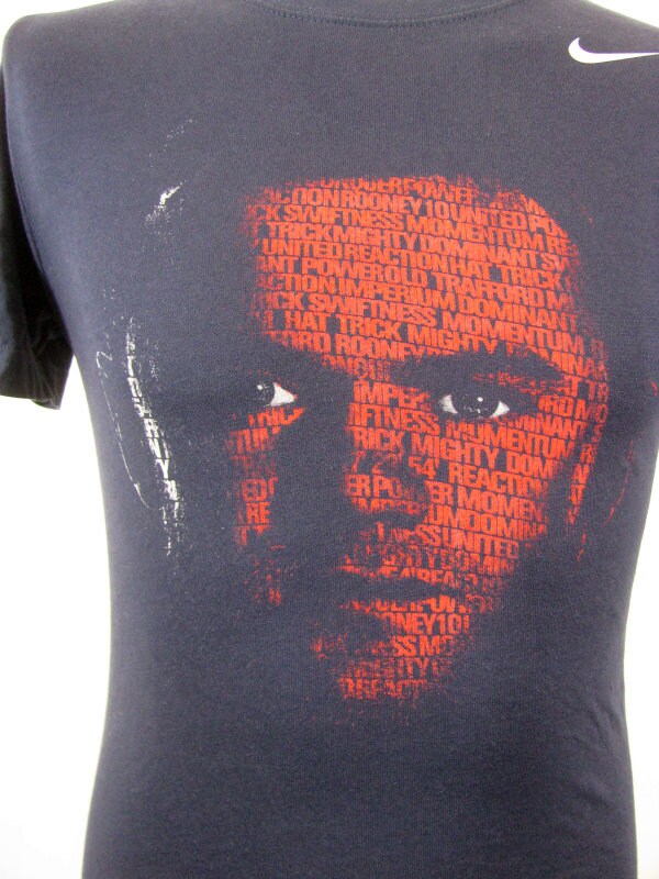 Nike Y2K Vintage navy blue T-Shirt With Rooney Face Print size small slim fit