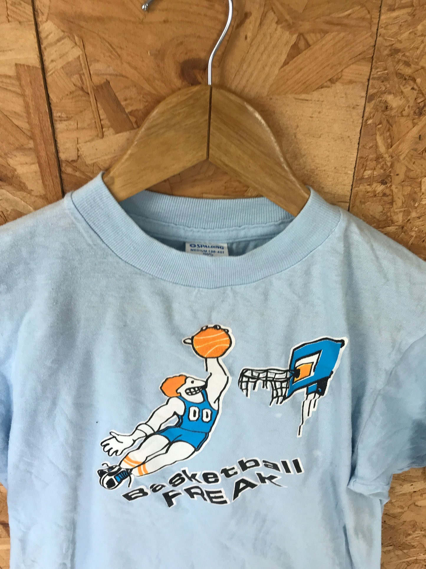 Vintage 80s Quirky basketball freak cartoon souvenir USA college varsity baby light blue t-shirt size medium