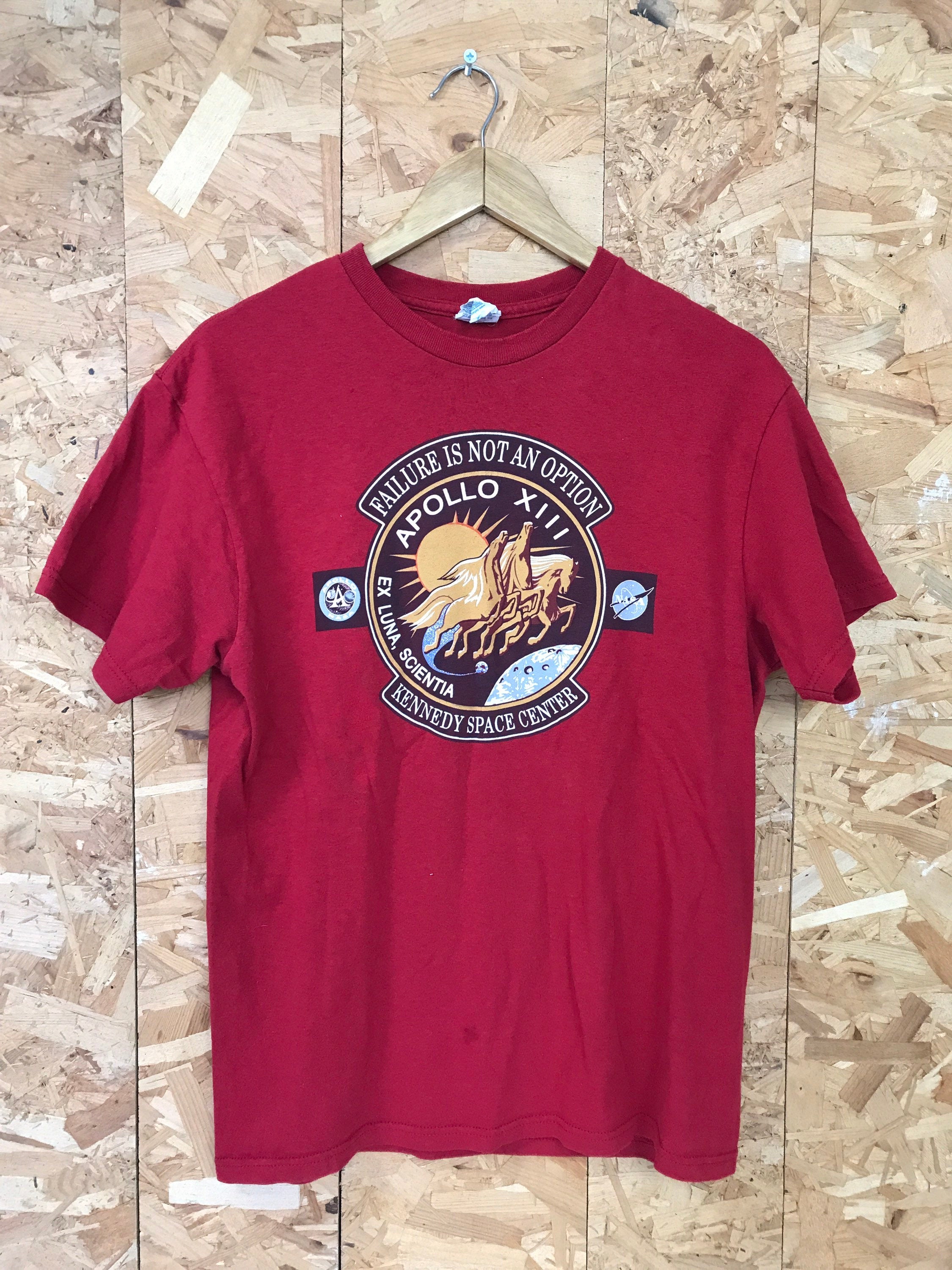 Vintage 90s red Apollo XIII 13 Kennedy space center USA souvenir t-shirt size medium