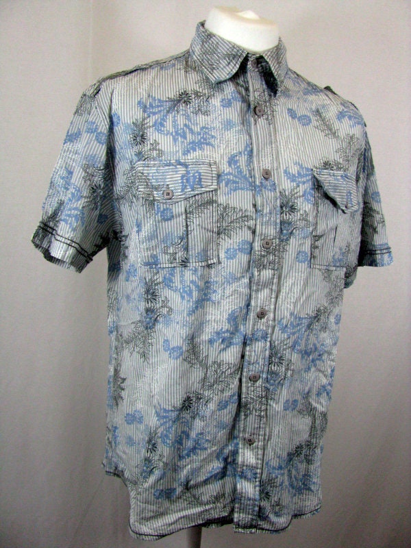 Vintage Y2K light blue grey striped floral pattern cotton twin pocket slim fitted hawaiian beach shirt size XL