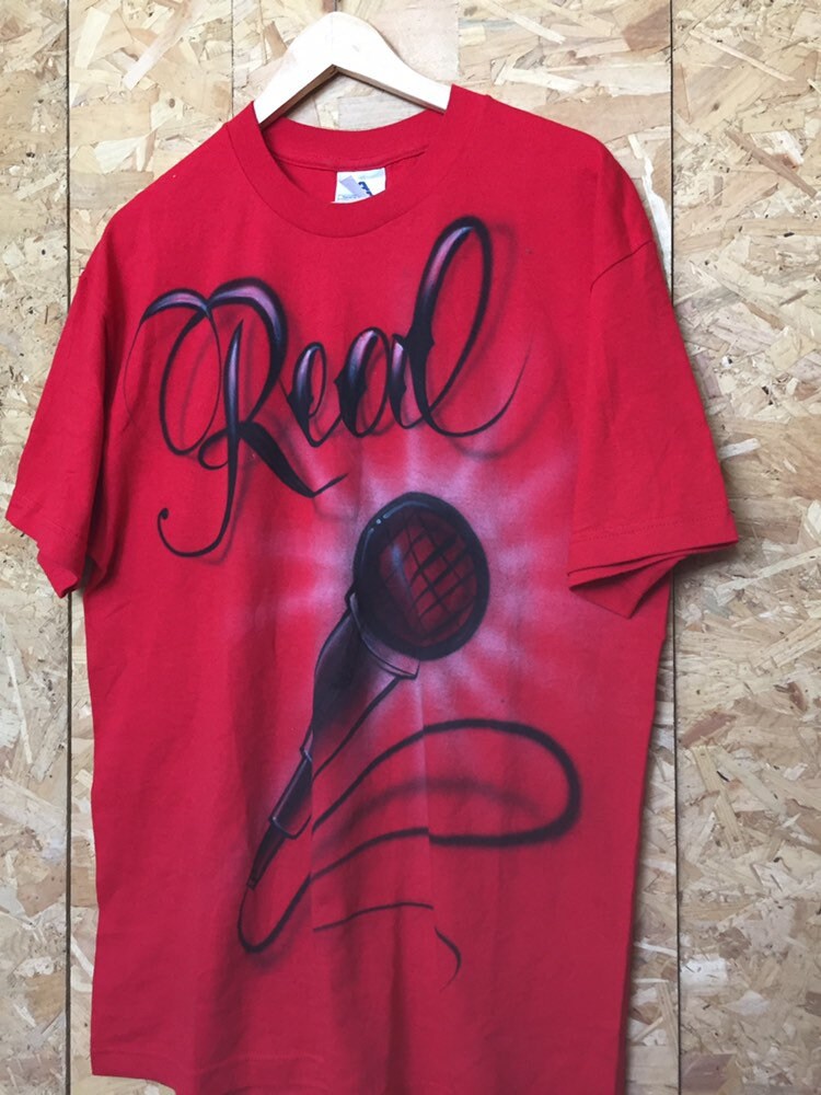 Vintage hand airbrushed red microphone REAL MC Gilly custom hand painted t-shirt size large