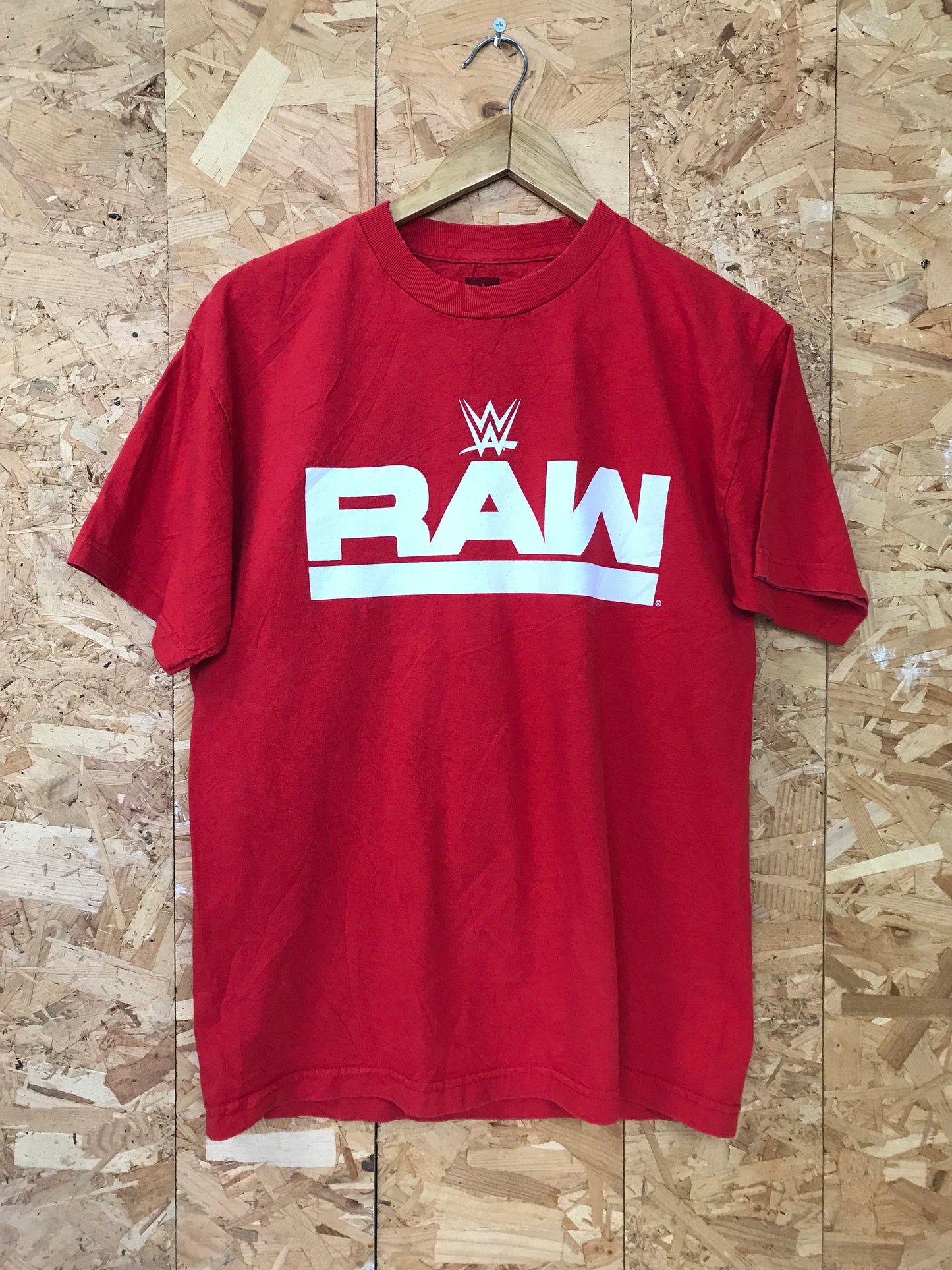 Vintage Y2K RAW spellout wrestling merch souvenir red USA t-shirt size medium