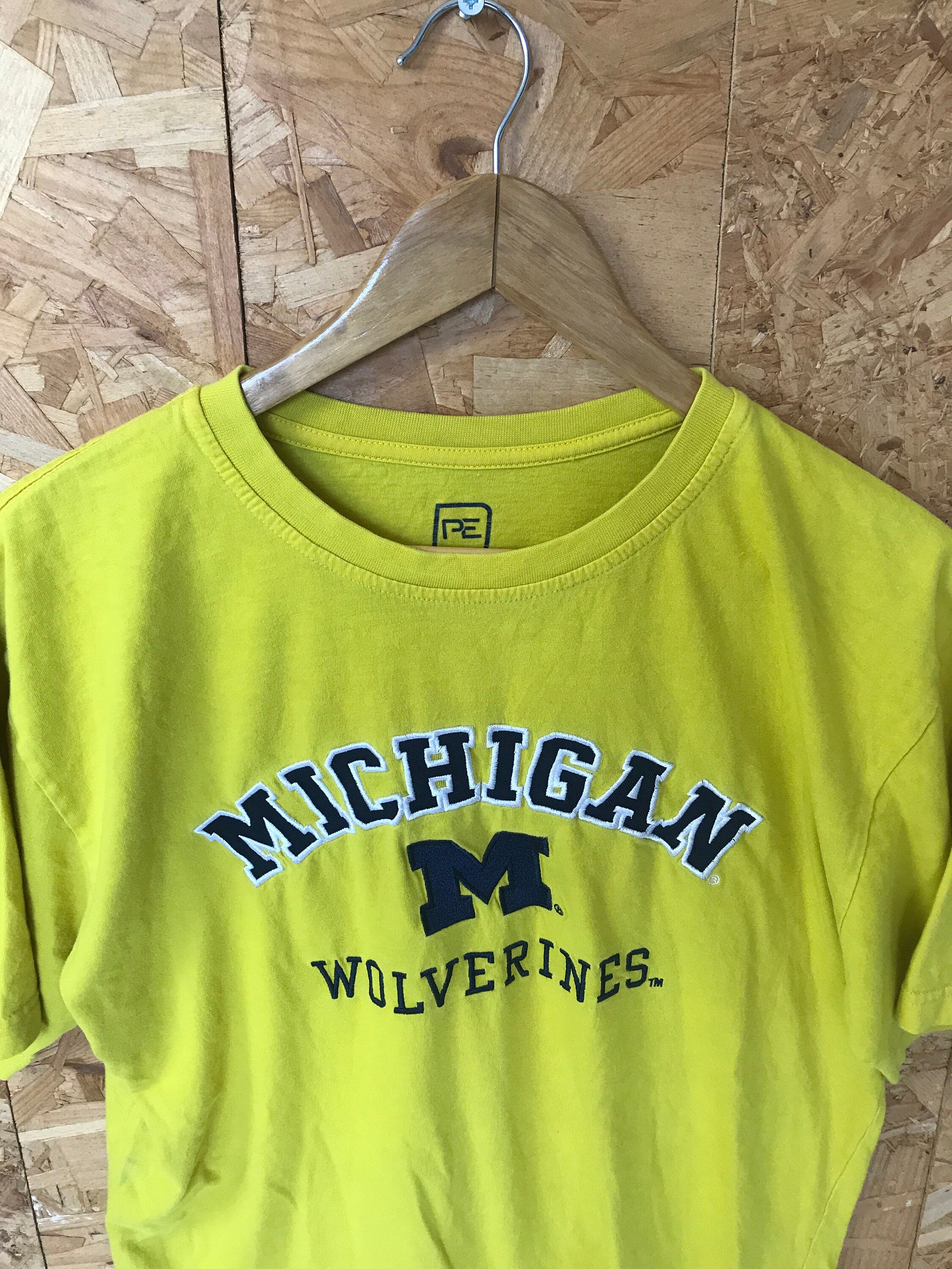 Vintage 90s Michigan Wolverines embroidered USA college team sports neon yellow t-shirt size medium