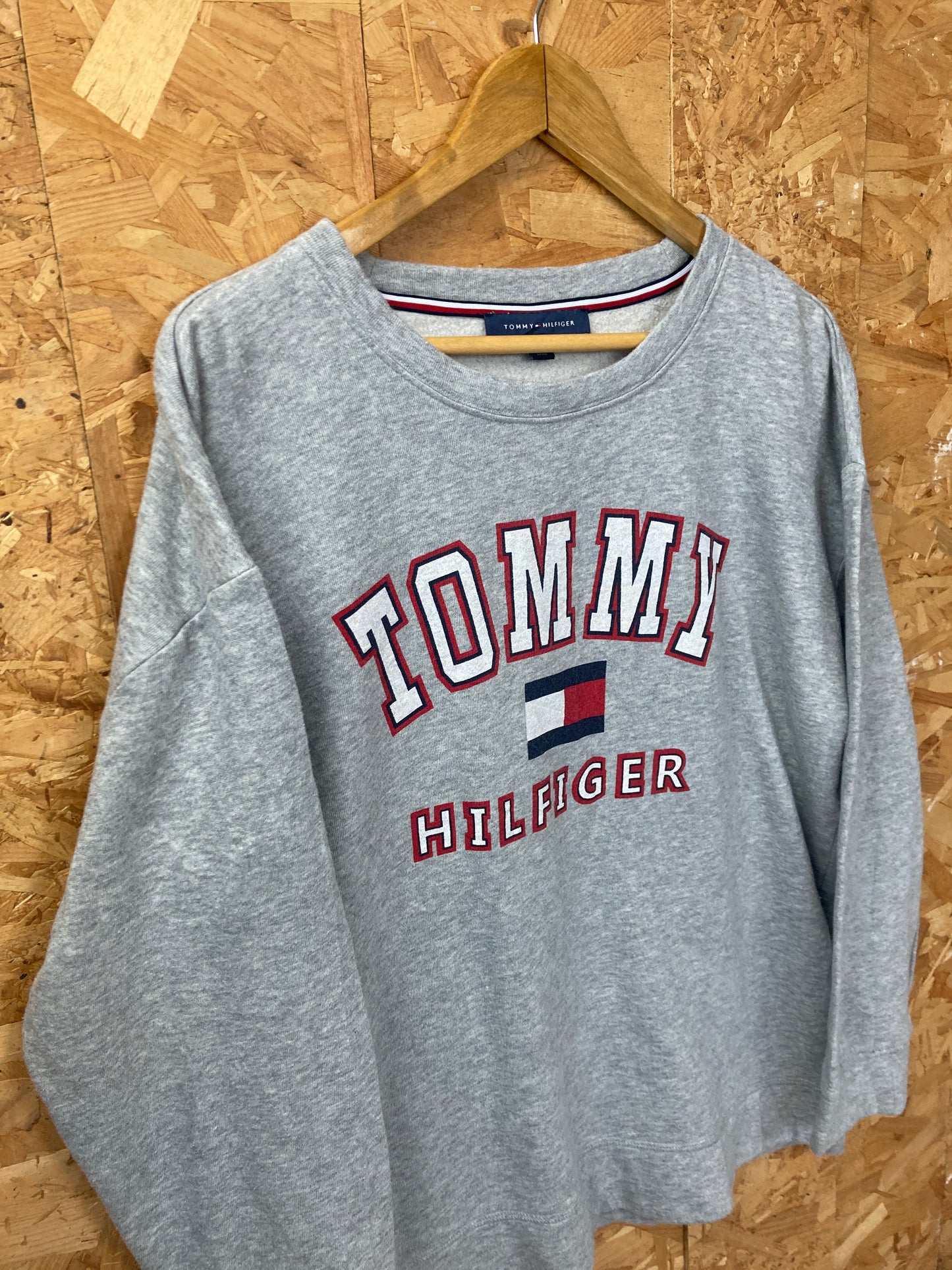 Vintage Y2K Tommy Hilfiger grey blocl letter spell out crew neck sweater size la