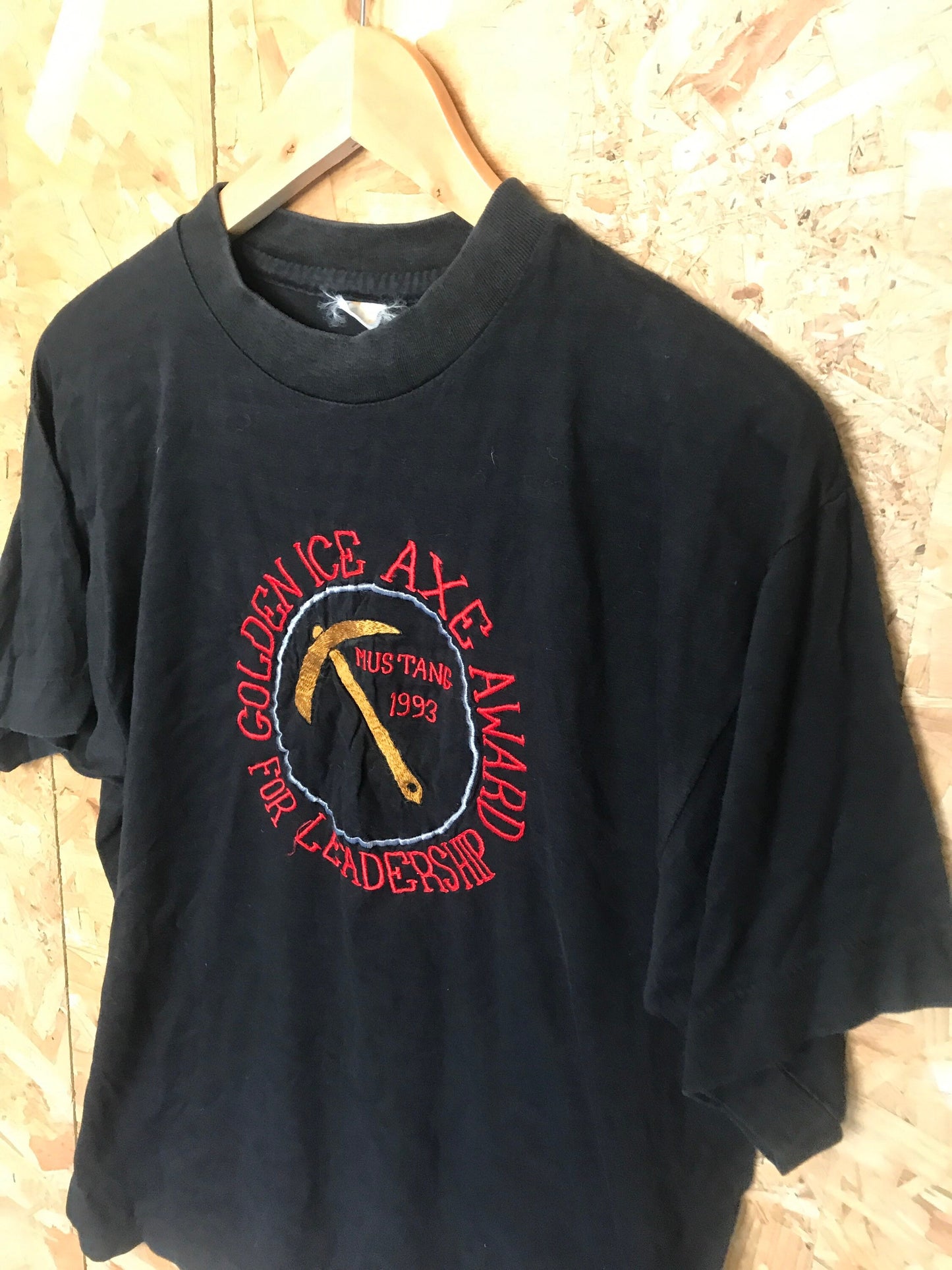 Vintage 93 Rare Climbing Award! Golden Ice Pick for leadership embroidery black USA souvenir t-shirt size medium