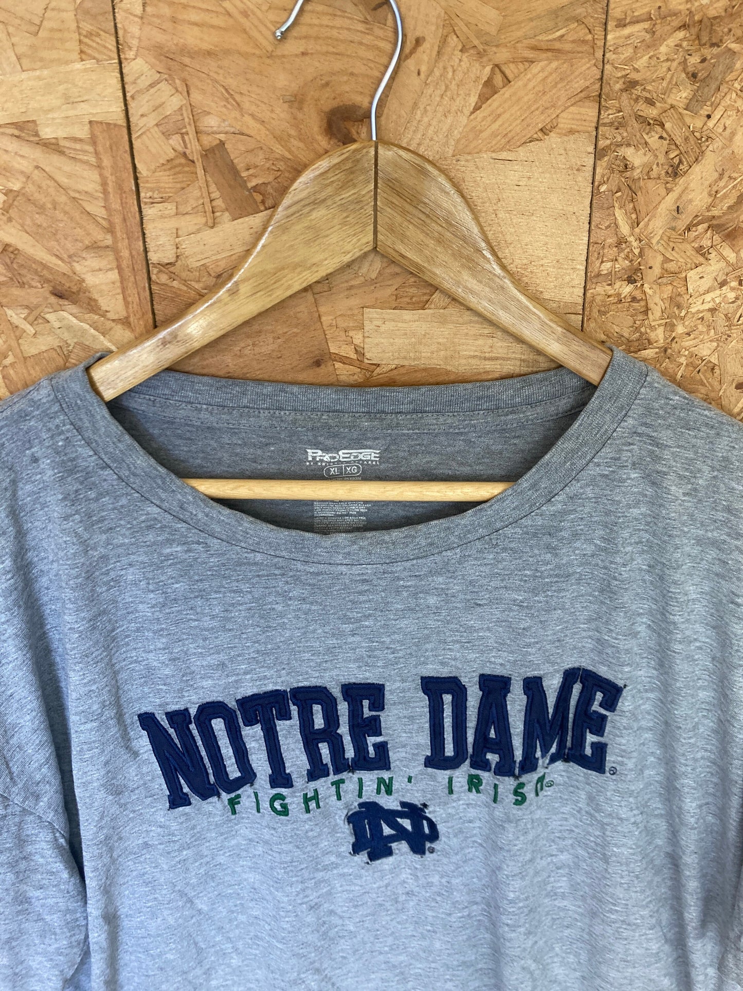 Vintage Y2K Notre Dame Fighting Irish embroidered USA football team distressed souvenir grey marl t-shirt size XL