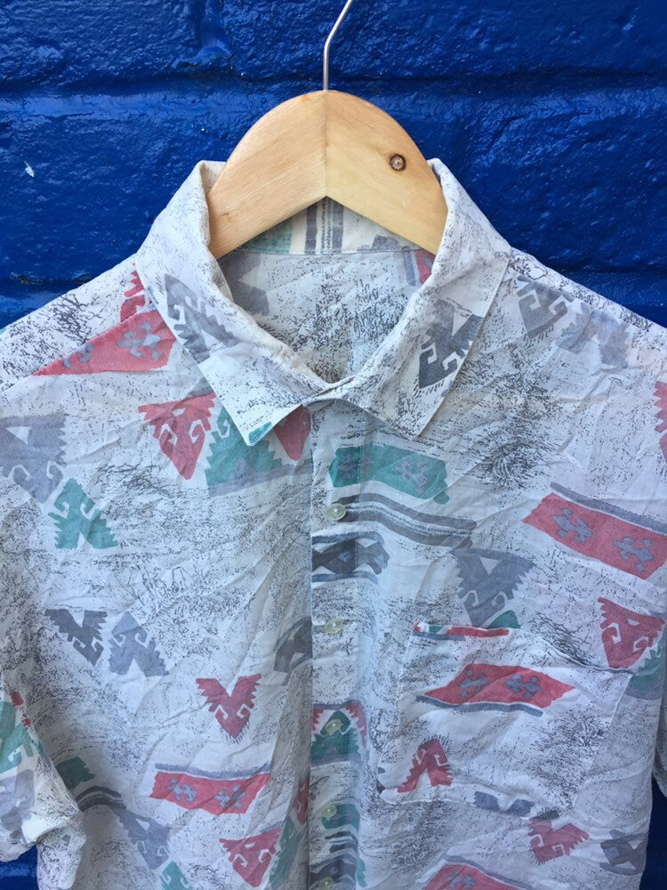 Vintage 90s men’s white green pink watercolour pastel Aztec pattern short sleeve summer shirt oversized medium