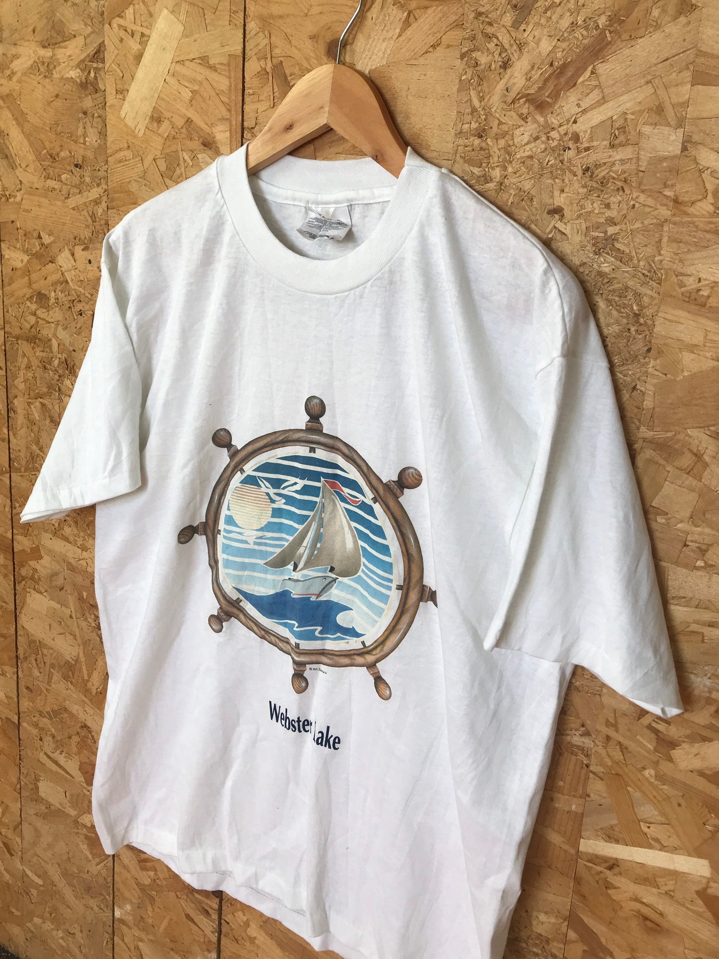 Vintage 90s Webster Lake Massachusetts sailing boat USA souvenir white t-shirt size Large