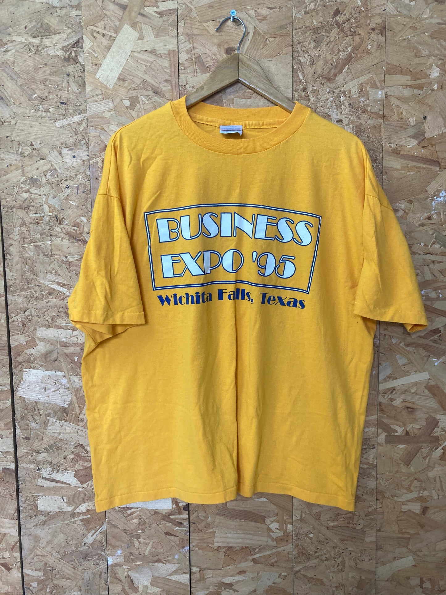 Vintage 90s Business Expo 95' Wichita Falls Texas Quirky typography USA souvenir yellow t-shirt size XL