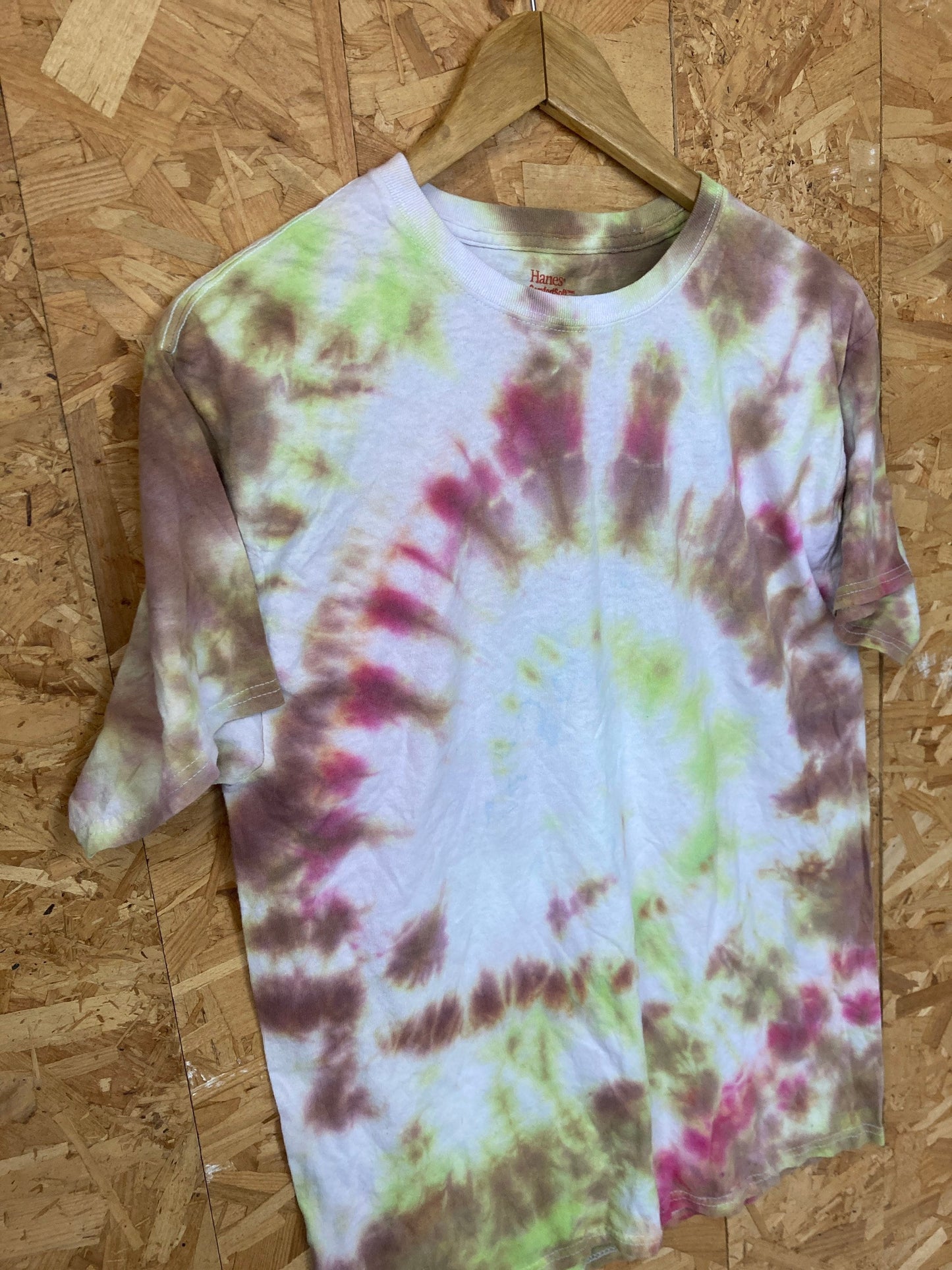 Vintage 90s tie dye grungy green pink and huge swirling pattern USA school trippy psychedelic rave t-shirt size medium