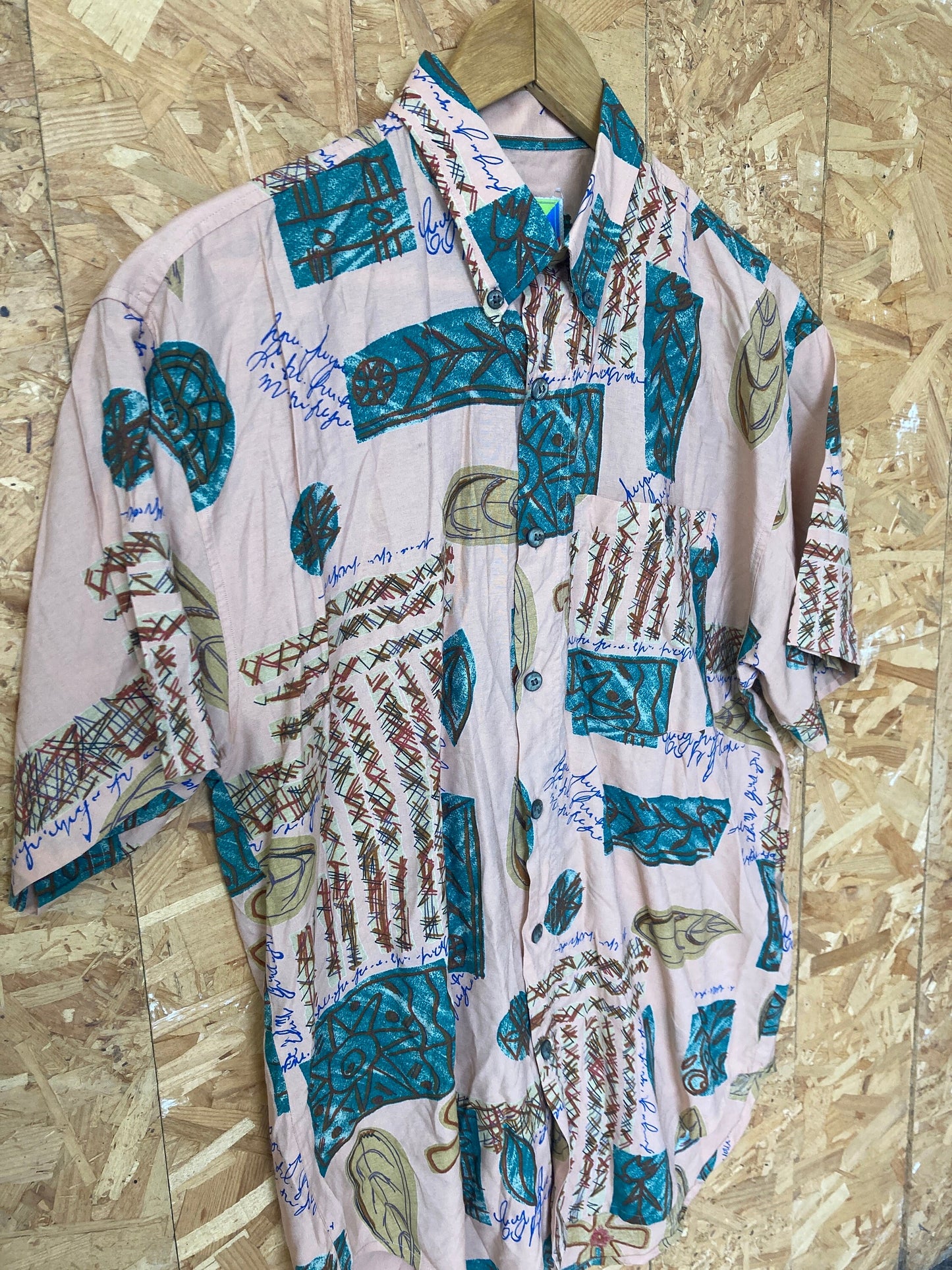 Vintage 90s mens salmon pink & green abstract crazy pattern short sleeve party festival eccentric shirt size small