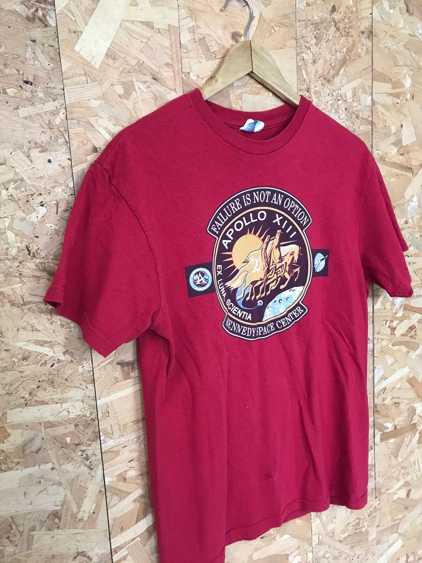 Vintage 90s red Apollo XIII 13 Kennedy space center USA souvenir t-shirt size medium